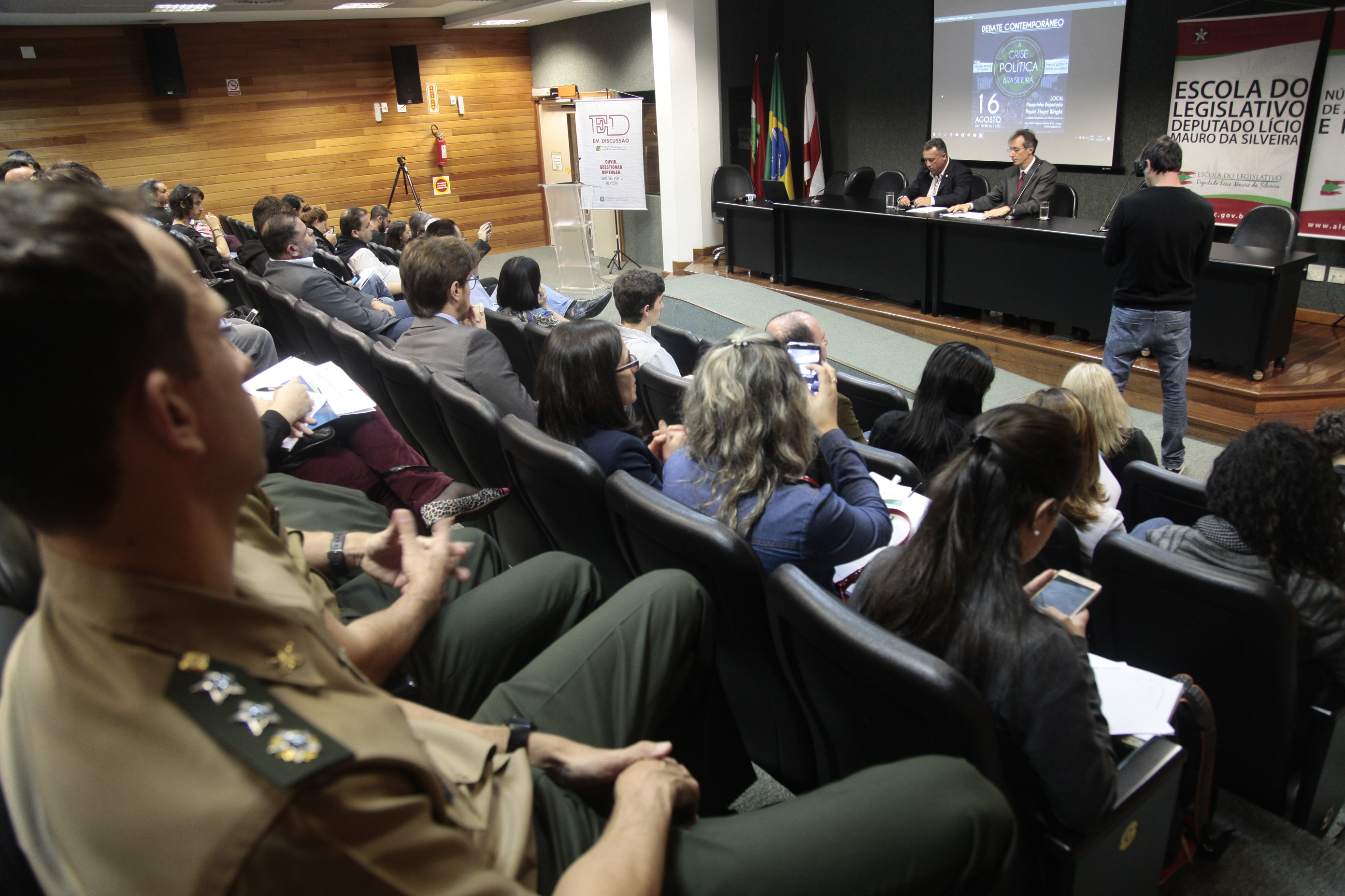 Debate Contemporâneo A Crise Política no Brasil - Marcelo Nerling.