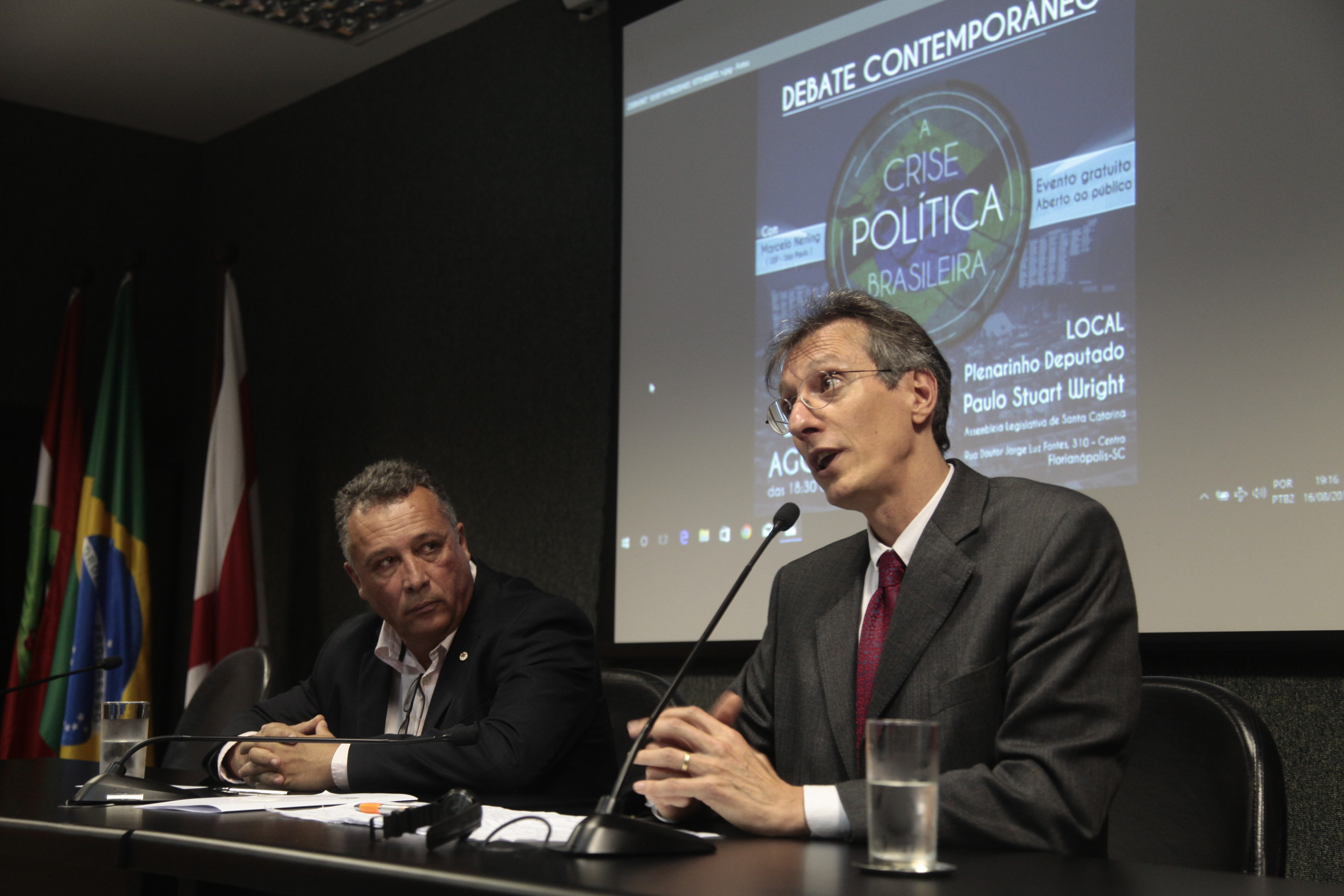 Debate Contemporâneo A Crise Política no Brasil