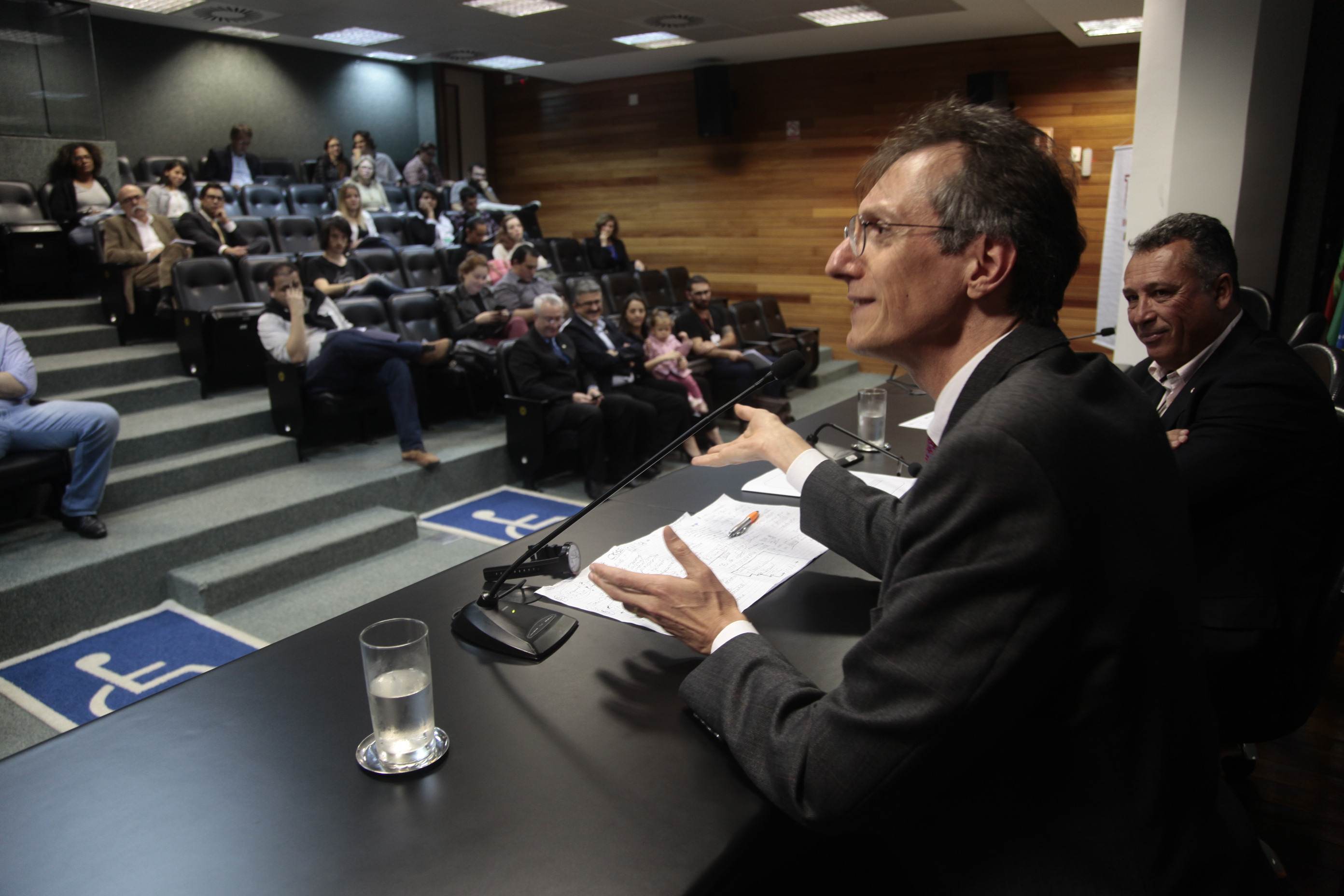 Debate Contemporâneo A Crise Política no Brasil - Marcelo Nerling.
