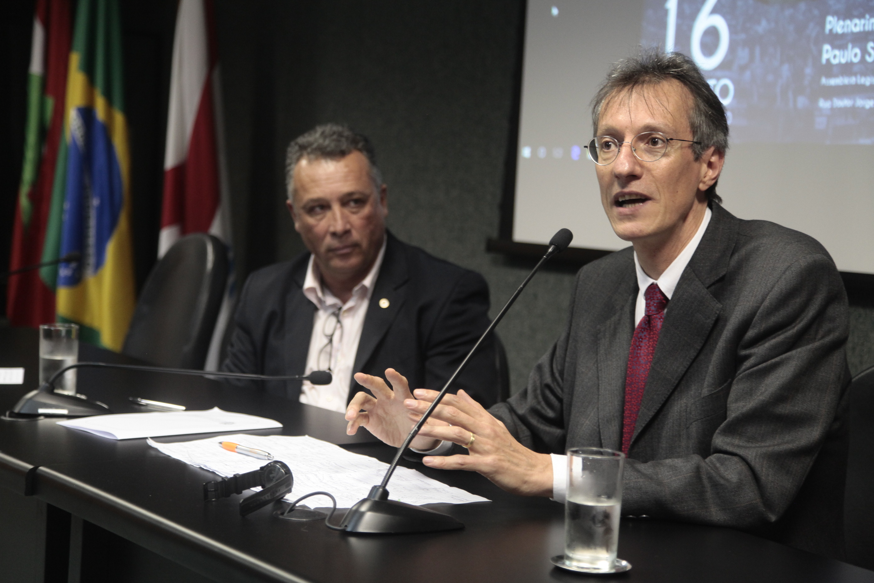 Debate Contemporâneo A Crise Política no Brasil - Marcelo Nerling.