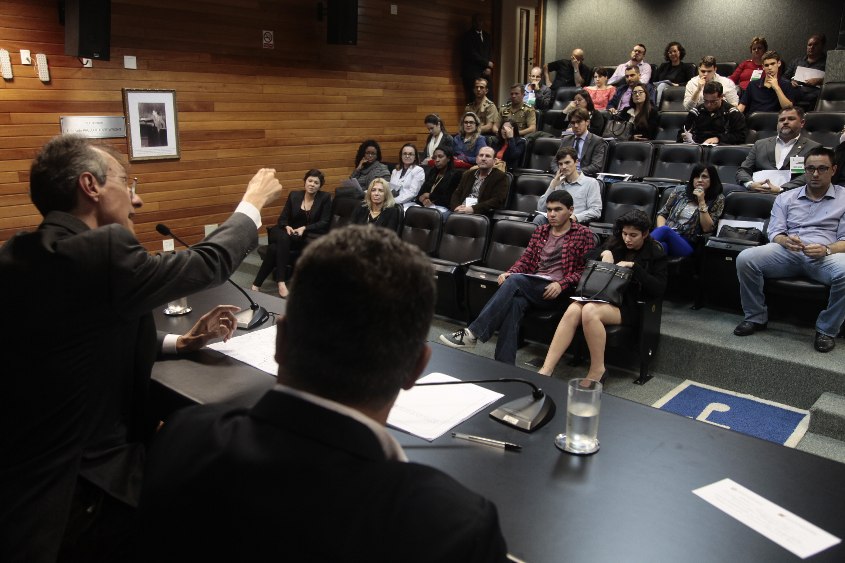 Debate Contemporâneo A Crise Política no Brasil - Marcelo Nerling.