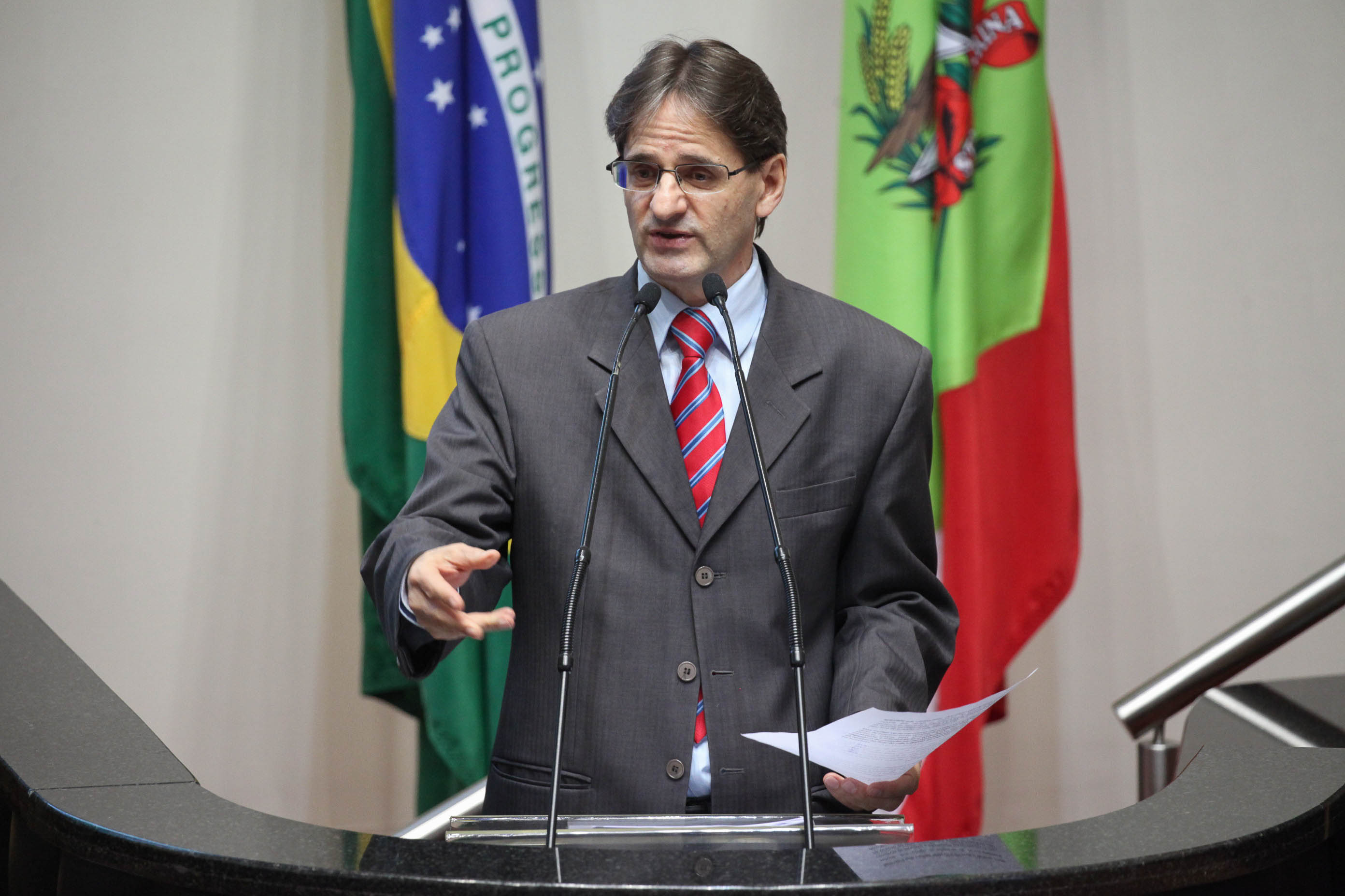 Deputado Neodi Saretta (PT).  Sessão Ordinária.