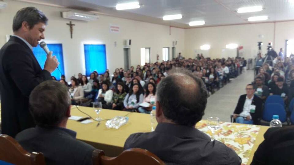 Deputado José Nei Ascari durante o seminário