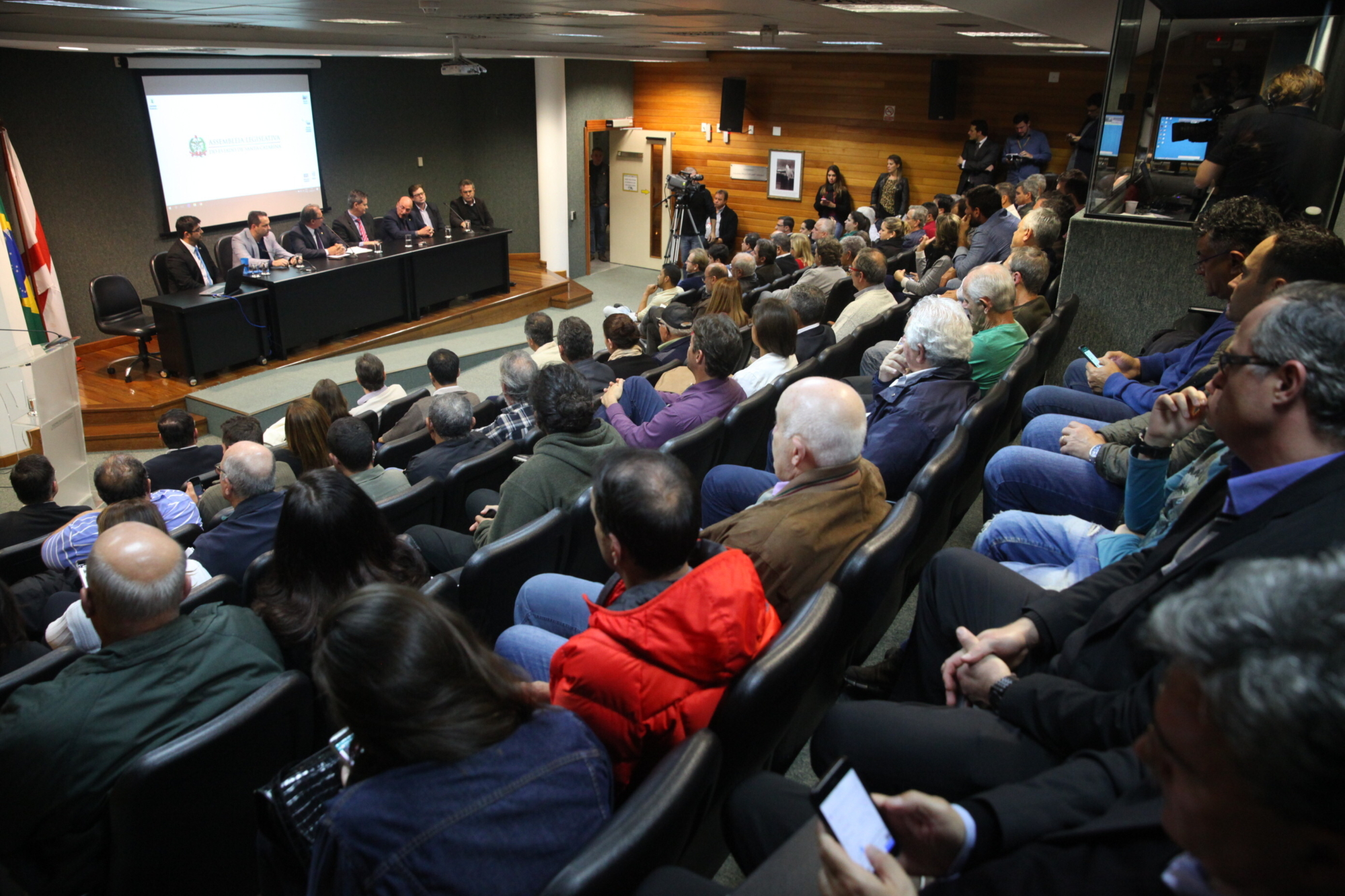 Comissão da Alesc pede celeridade em projetos sobre terrenos de marinha