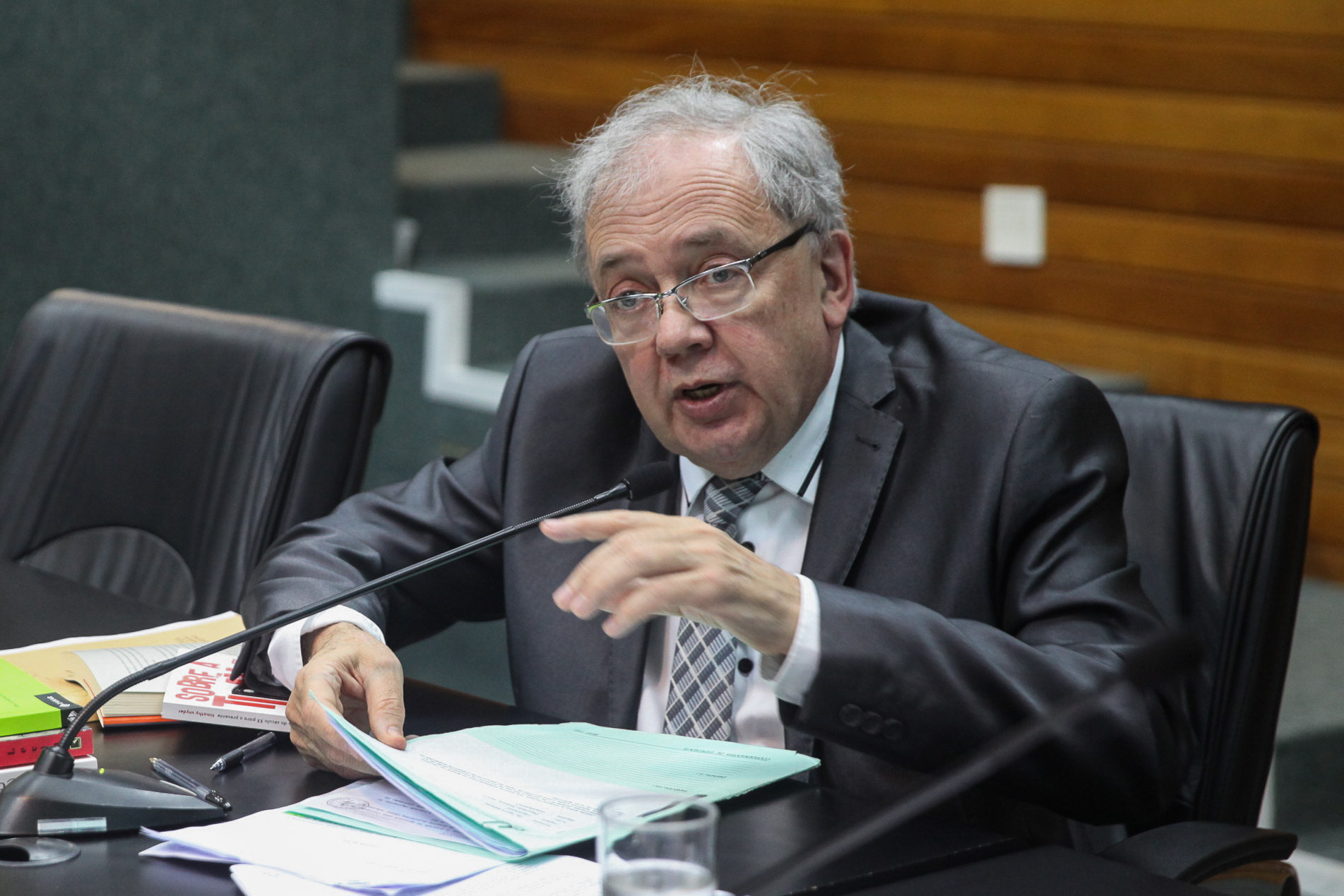 Comissão de Direitos Humanos.