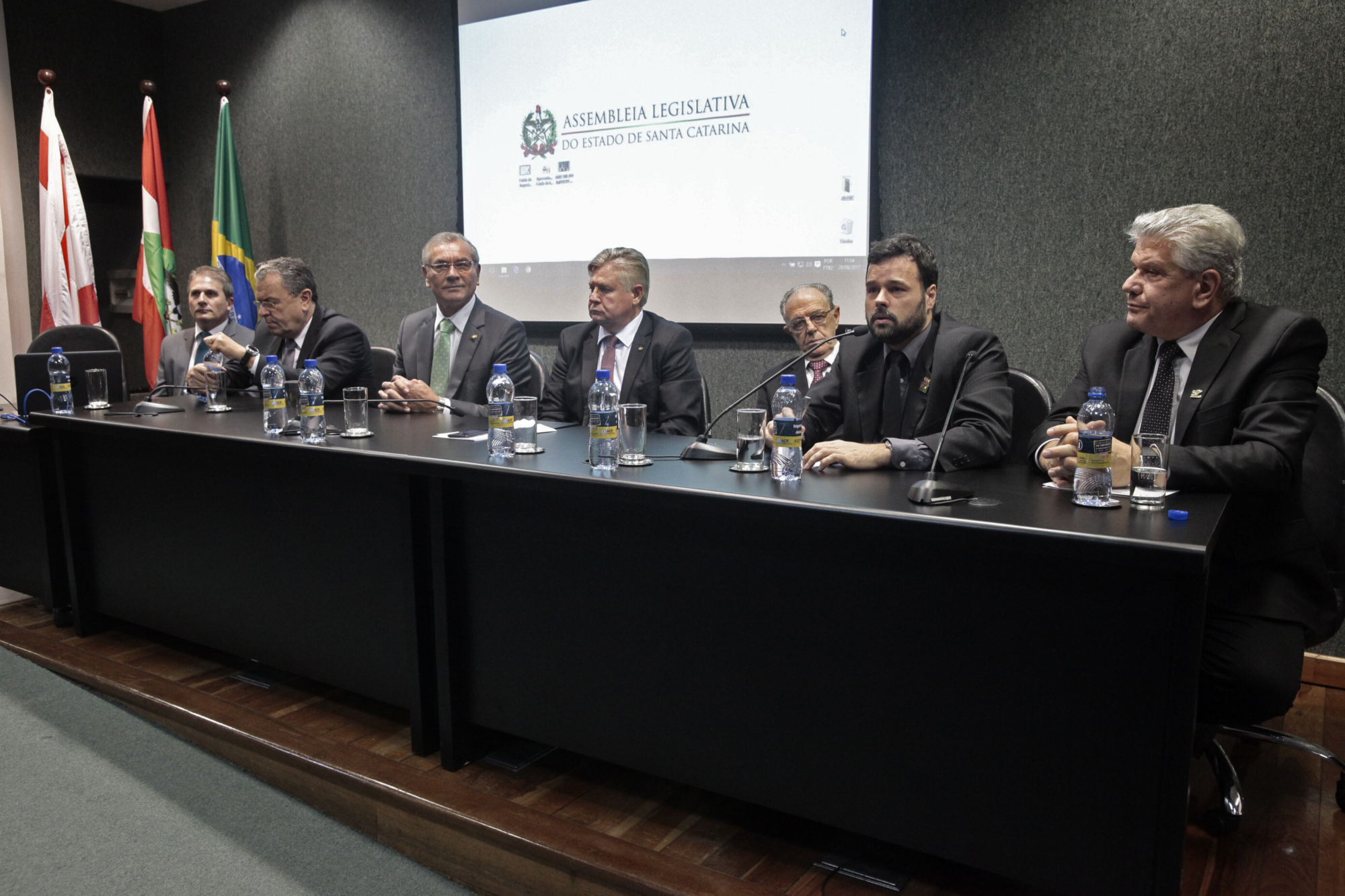 Painel chama a atenção para alta carga de tributos no Brasil