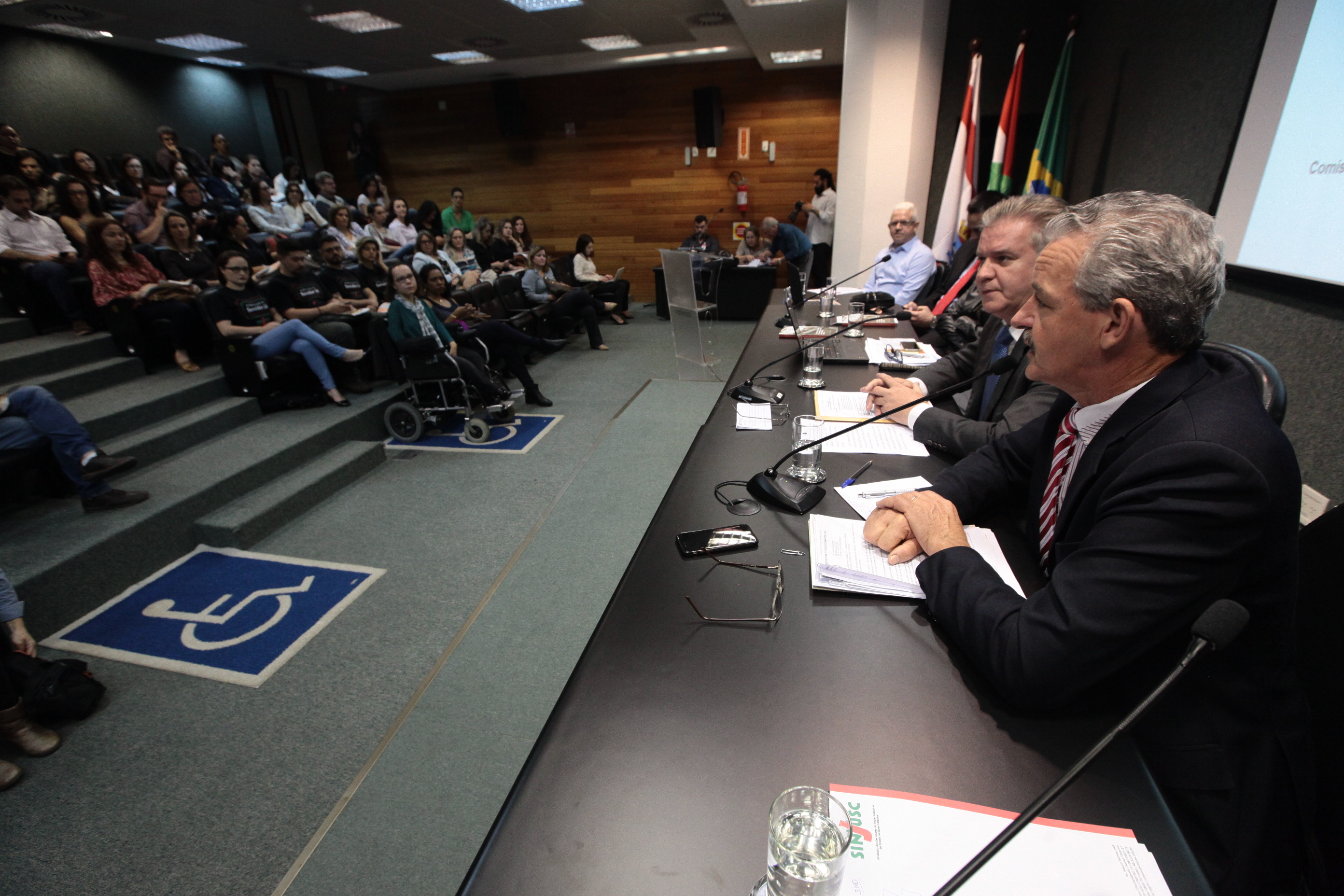 Comissão de Trabalho promove audiência pública para tratar do PLC 14.2/2016 que altera a Lei do Fundo de Reaparelhamento da Justiça.
