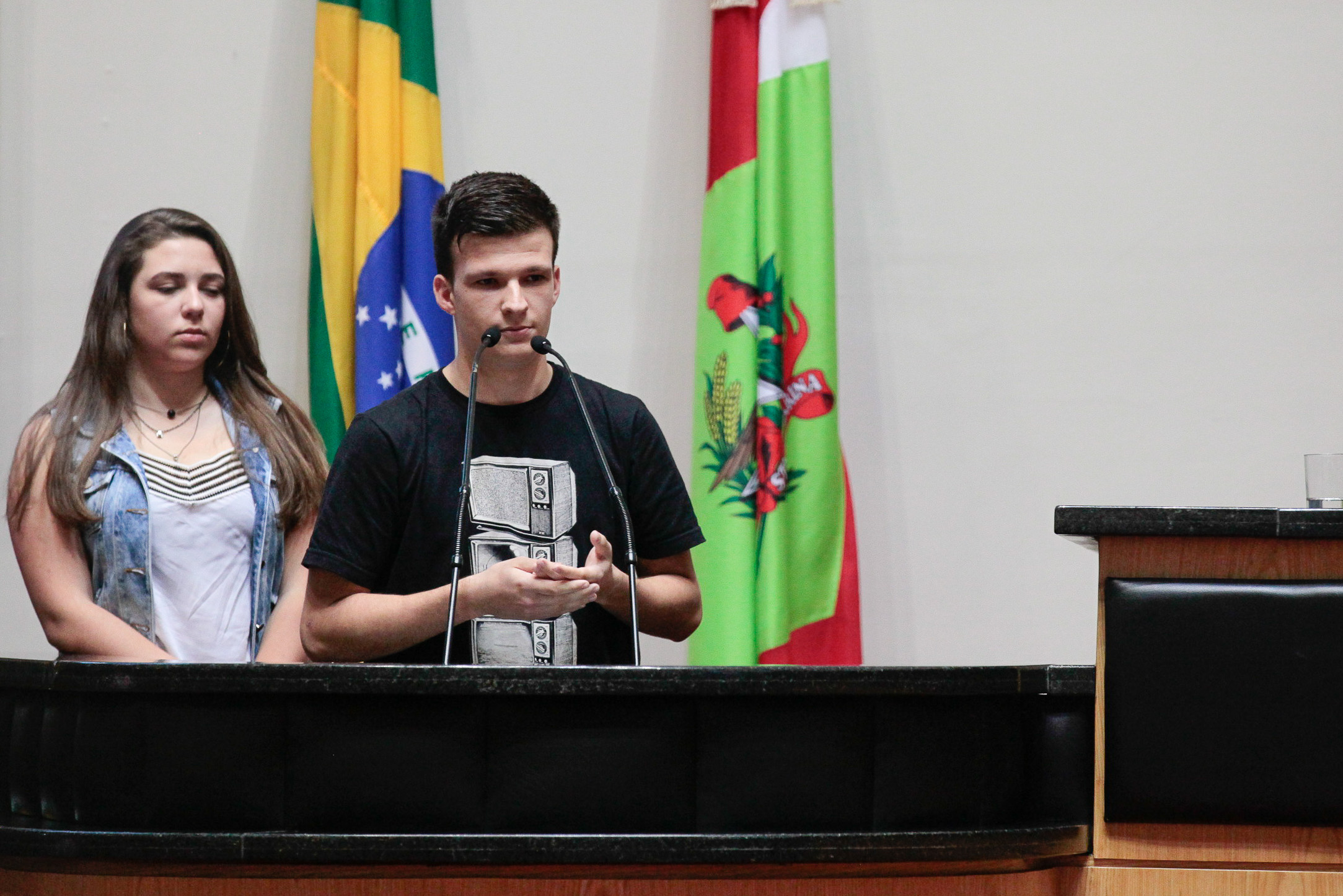Alunos do Município de Guabiruba reivindicam reforma em Escola Pública.