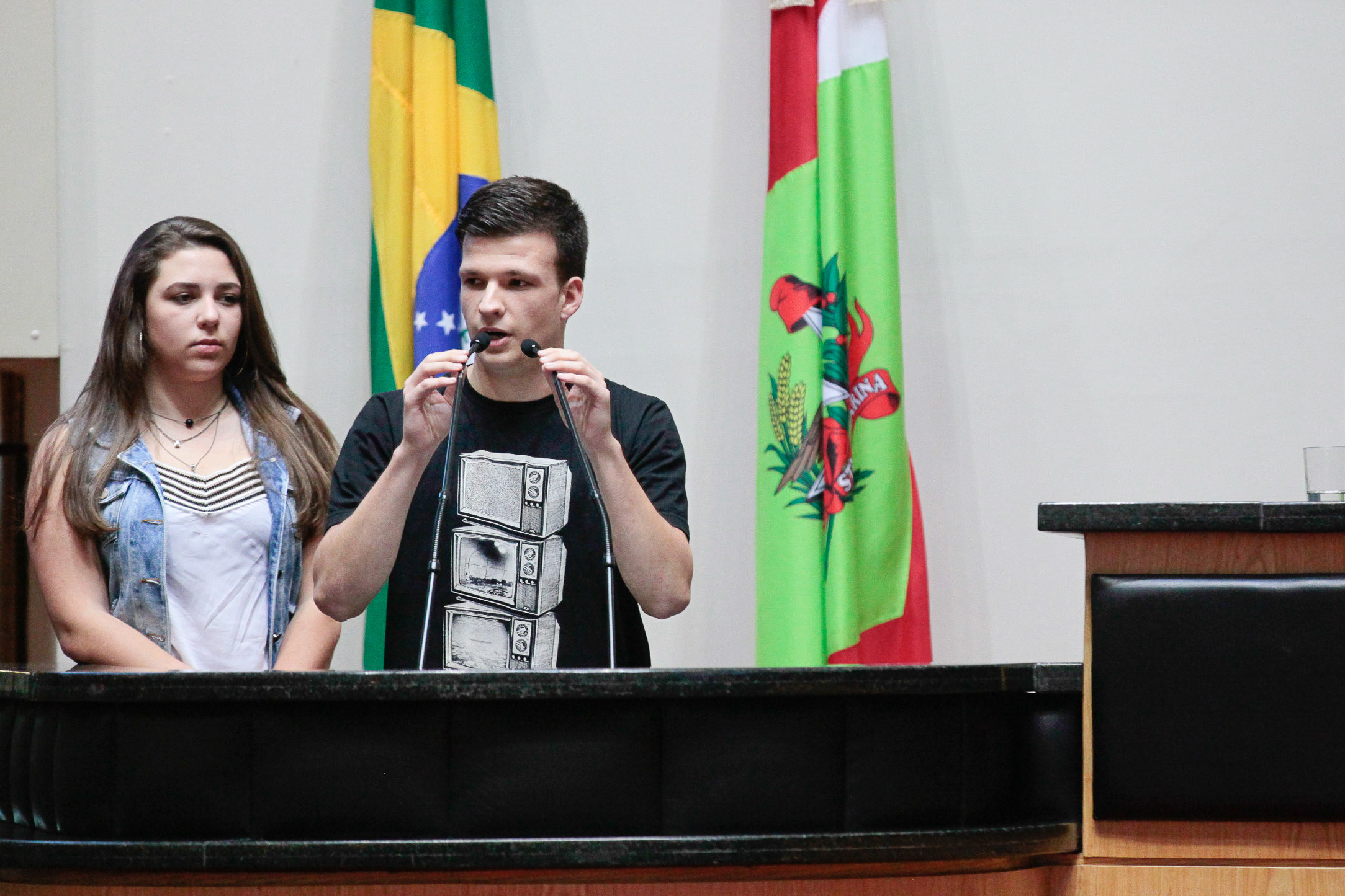 Alunos do Município de Guabiruba reivindicam reforma em Escola Pública.
