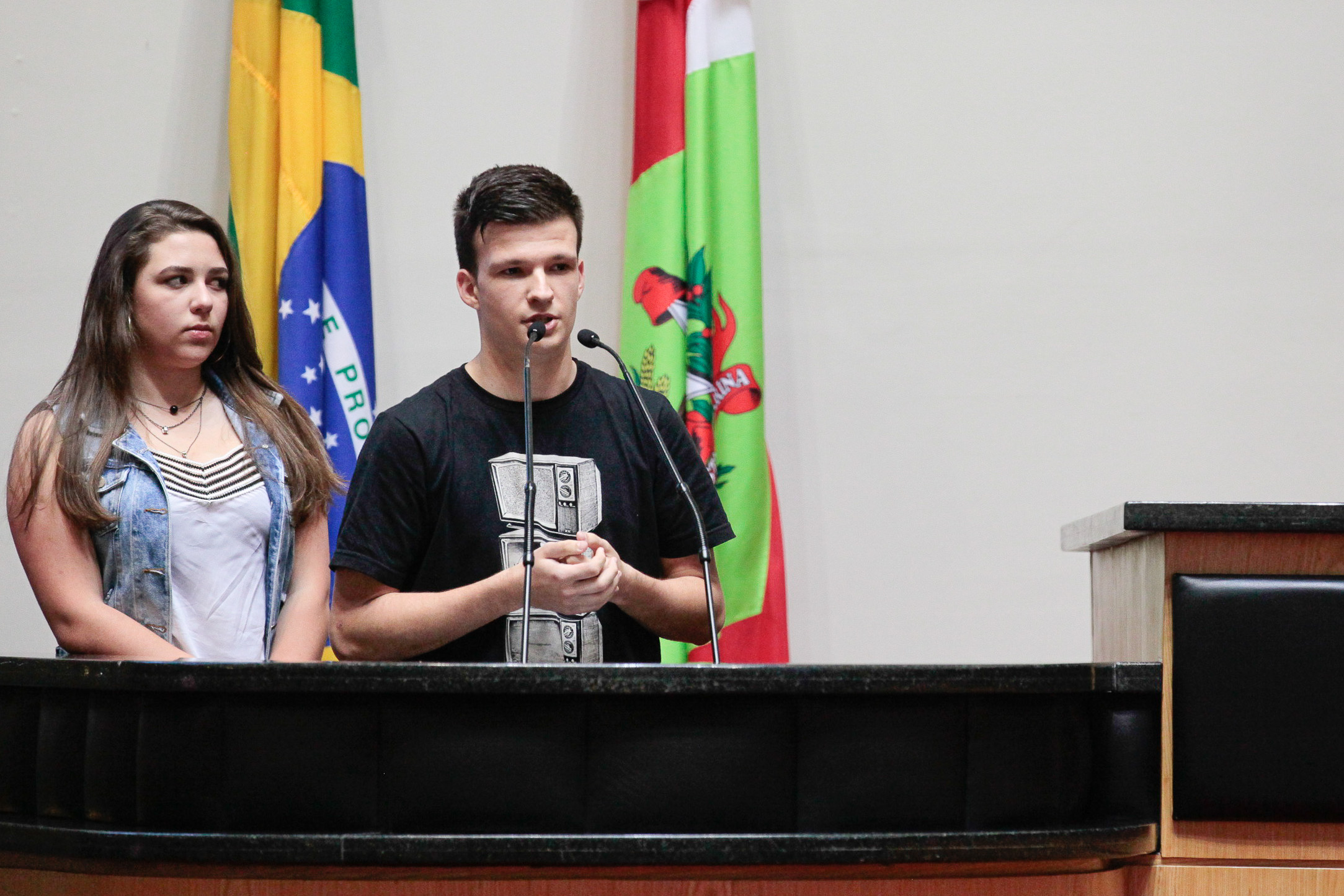 Alunos do Município de Guabiruba reivindicam reforma em Escola Pública.