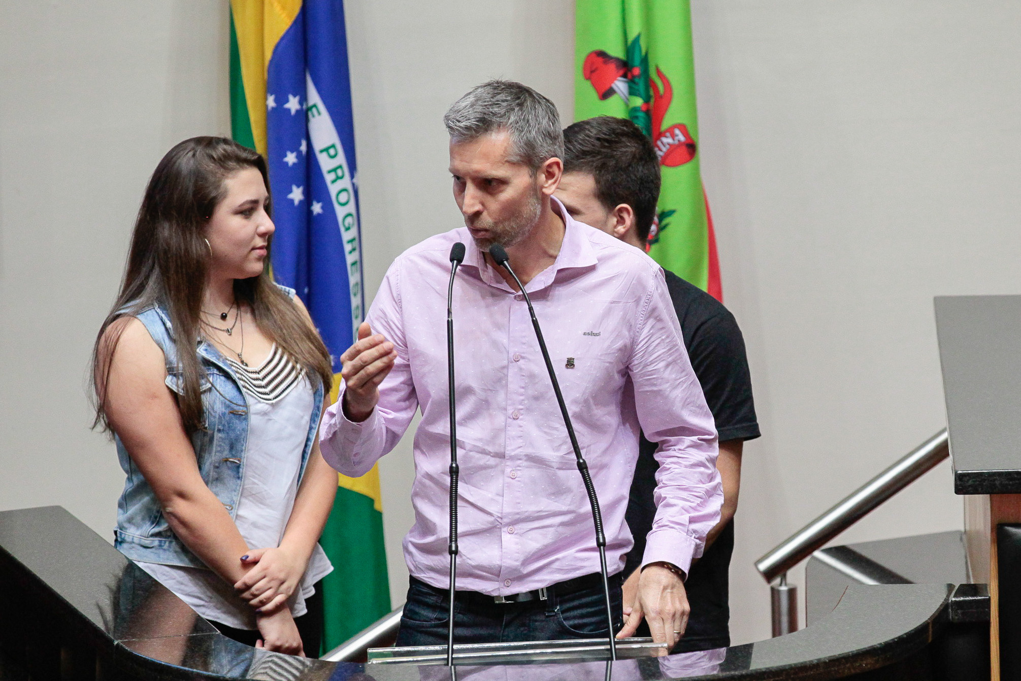 Alunos do Município de Guabiruba reivindicam reforma em Escola Pública.