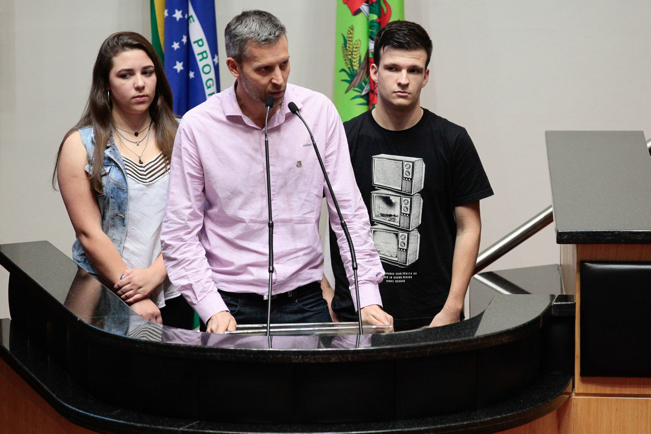 Alunos do Município de Guabiruba reivindicam reforma em Escola Pública.