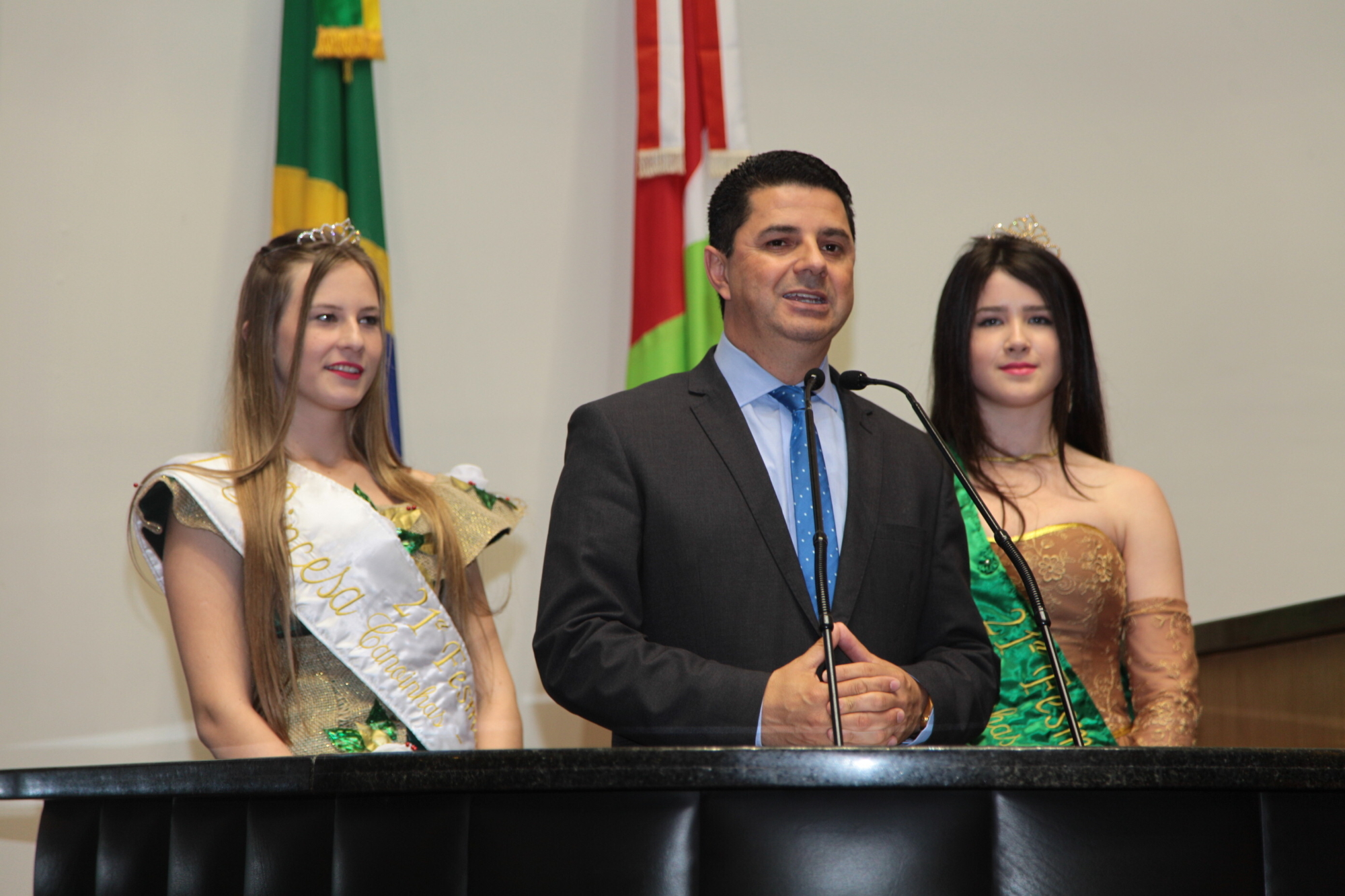 Gilberto dos Passos, prefeito de Canoinhas, e a realeza da festa