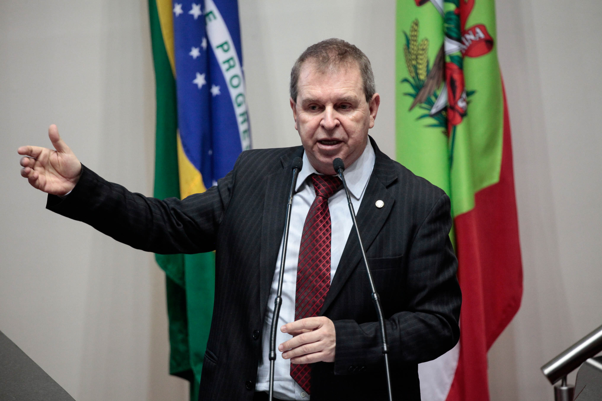“Sobram recursos para ponte e faltam para a saúde”, questiona Eskudlark