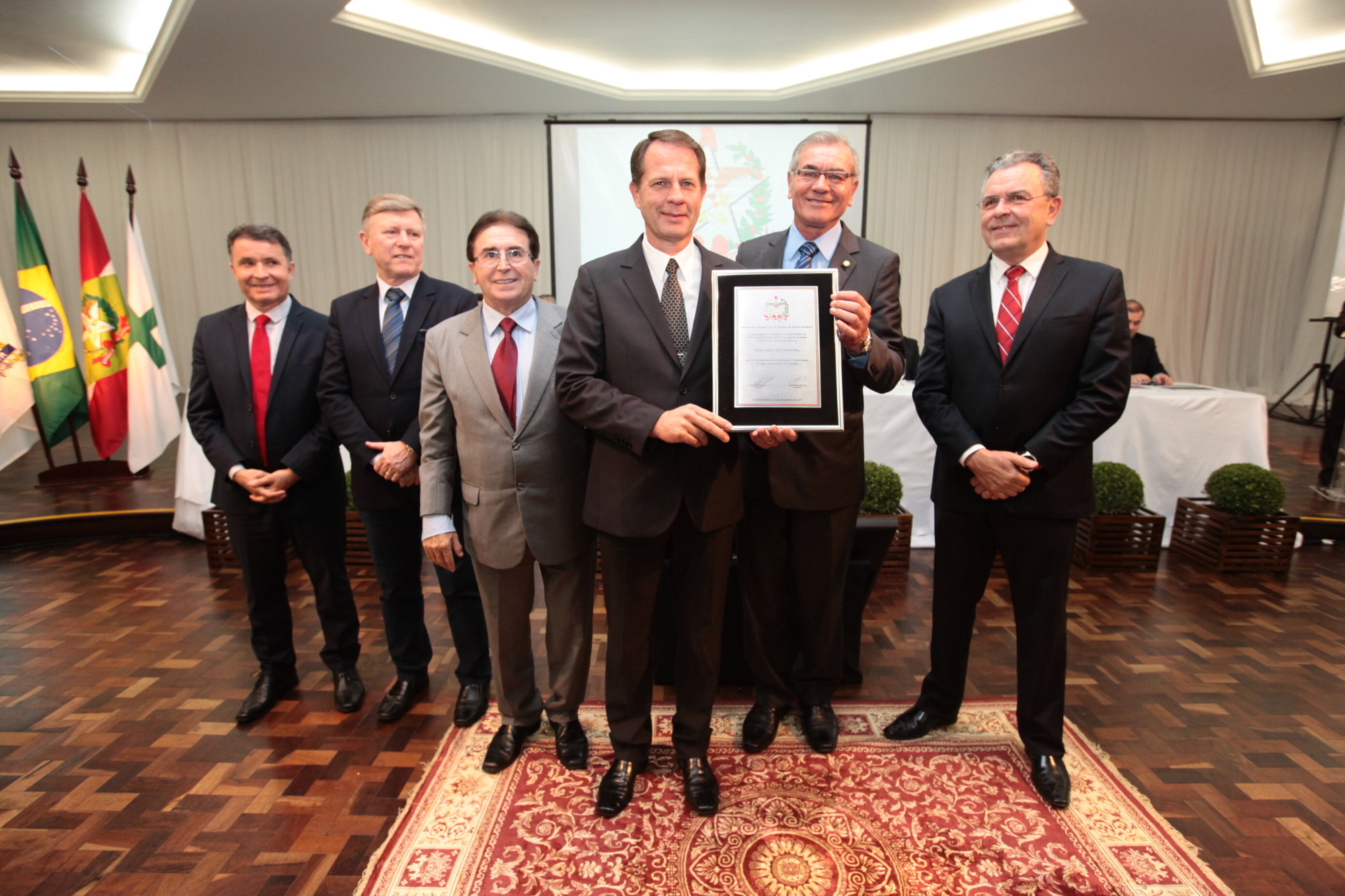 Noite de homenagens marca centenário de Porto União
