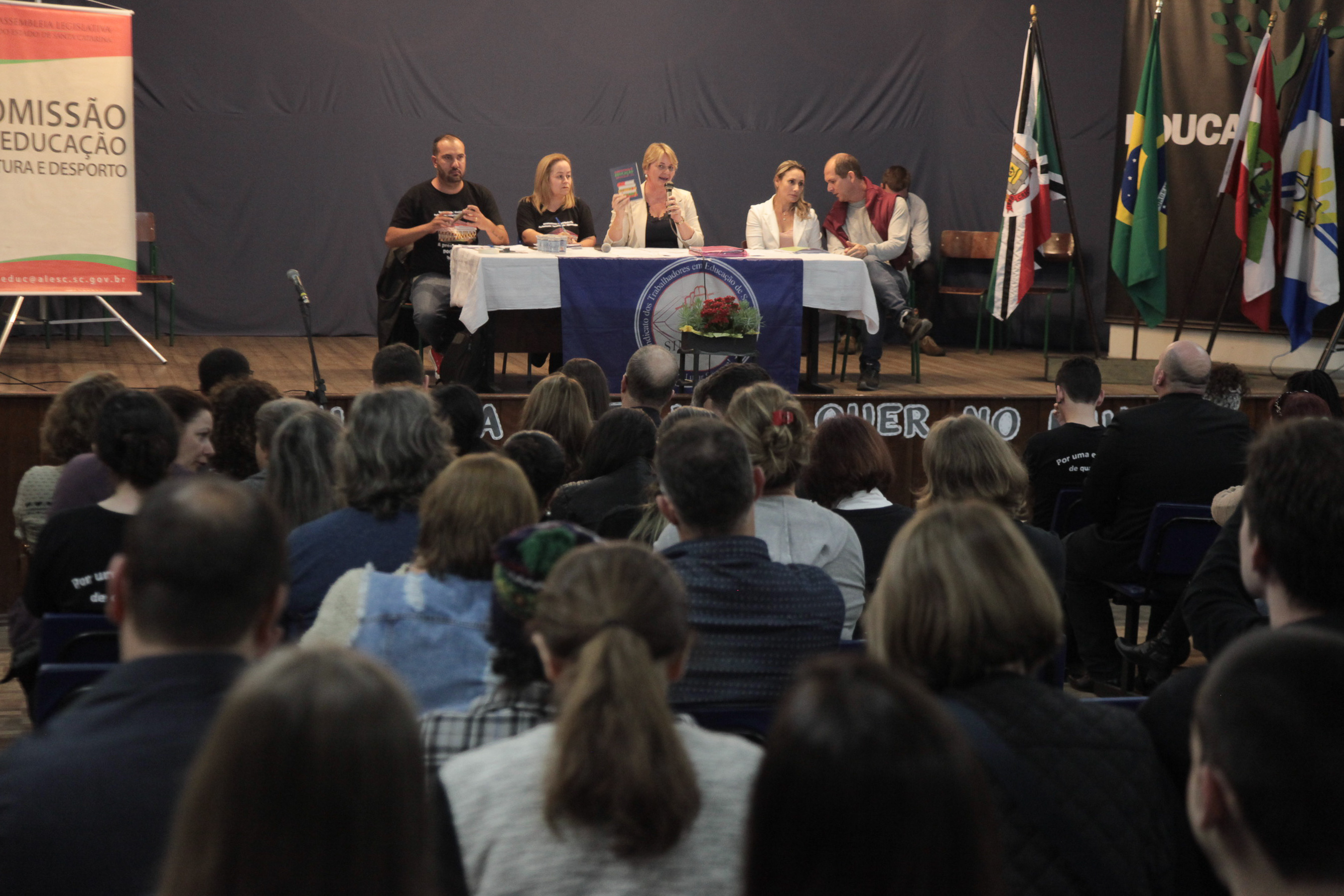 Audiência Pública da Comissão de Educação sobre a Municipalização das Escolas da Regional de Criciúma/SC.