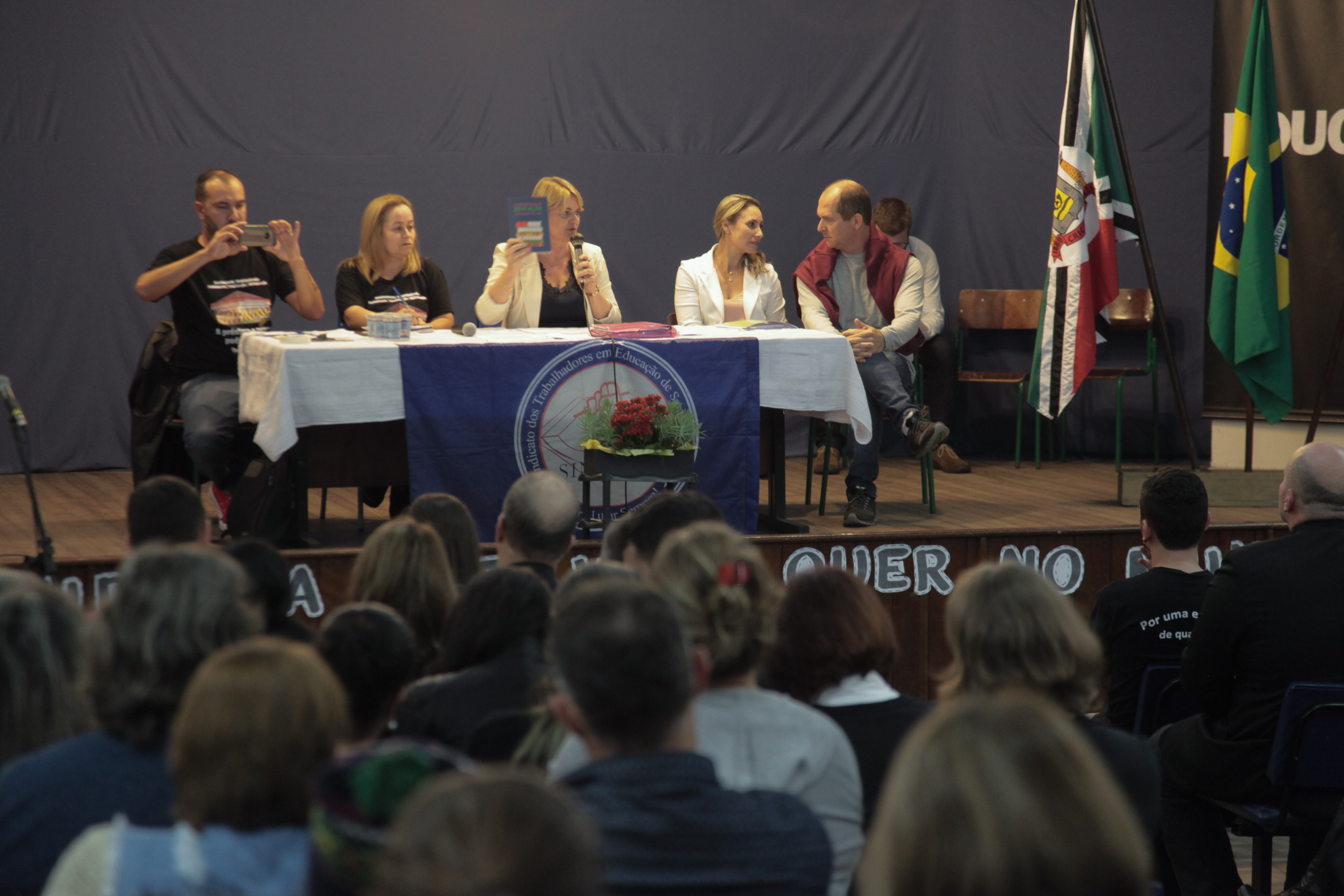 Audiência Pública da Comissão de Educação sobre a Municipalização das Escolas da Regional de Criciúma/SC.