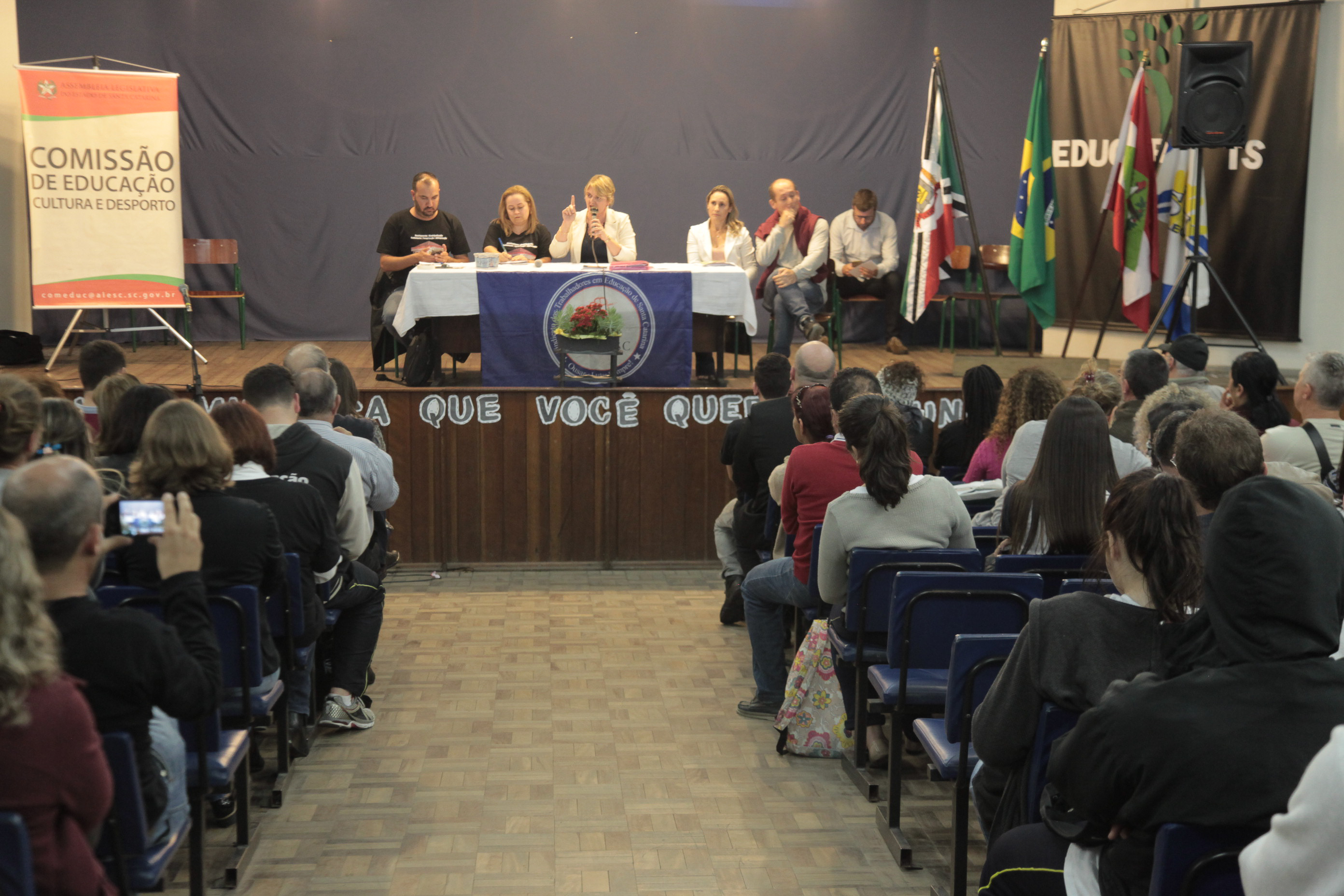 Audiência Pública da Comissão de Educação sobre a Municipalização das Escolas da Regional de Criciúma/SC.