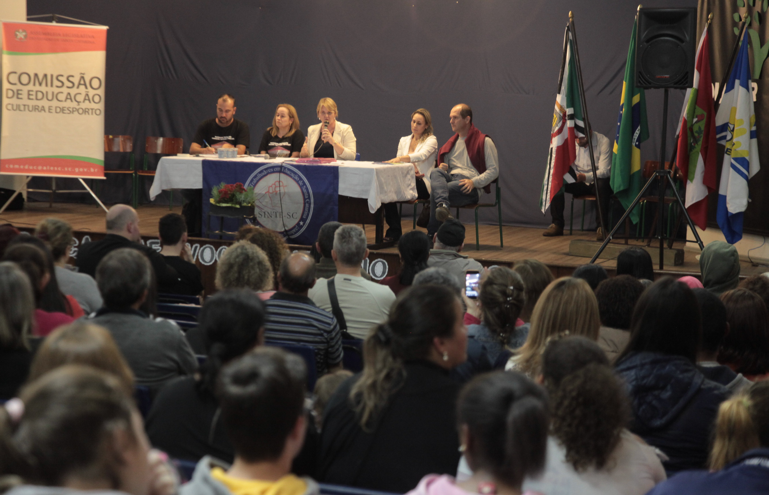 Audiência Pública da Comissão de Educação sobre a Municipalização das Escolas da Regional de Criciúma/SC.