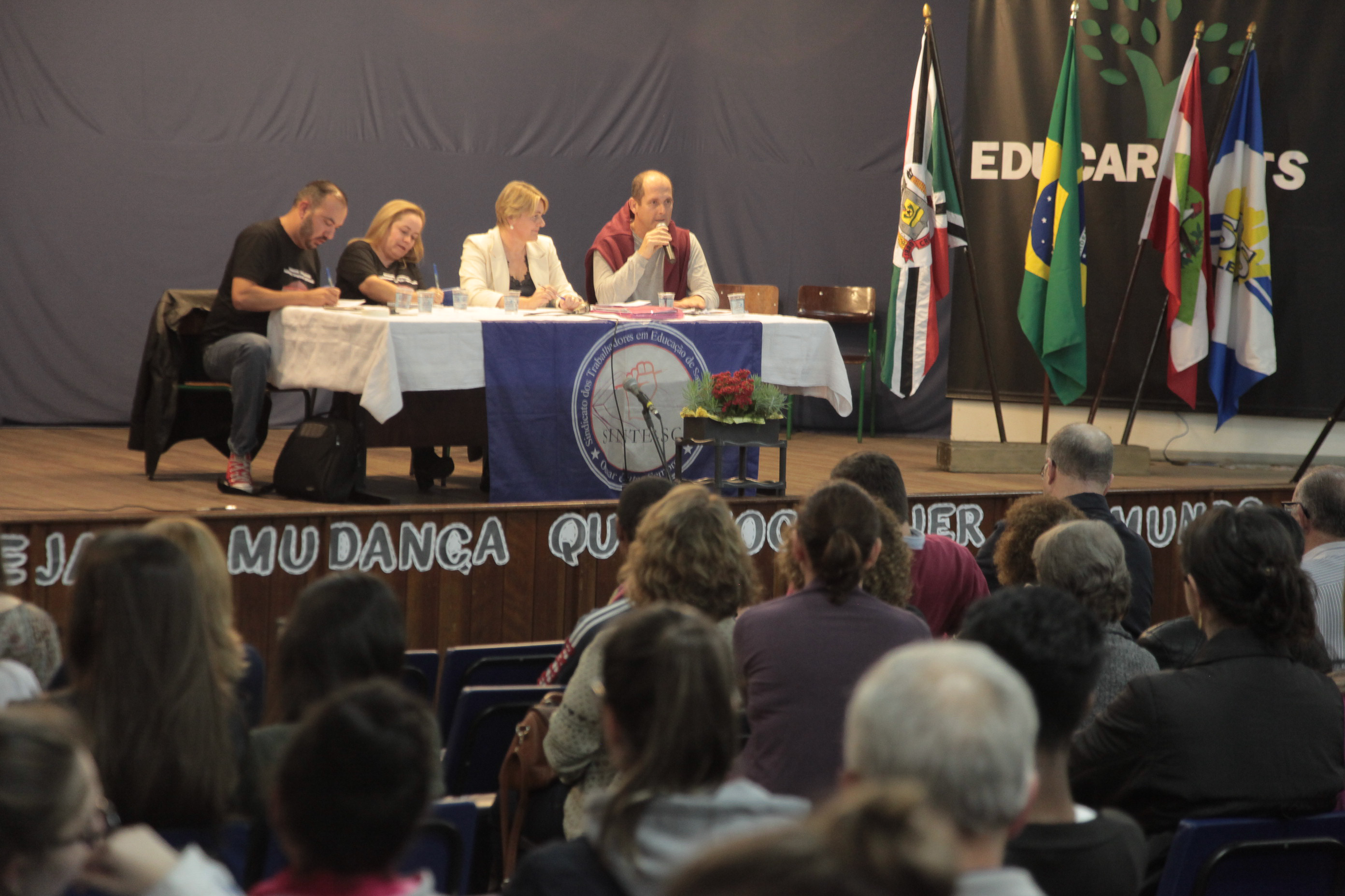 Audiência Pública da Comissão de Educação sobre a Municipalização das Escolas da Regional de Criciúma/SC.