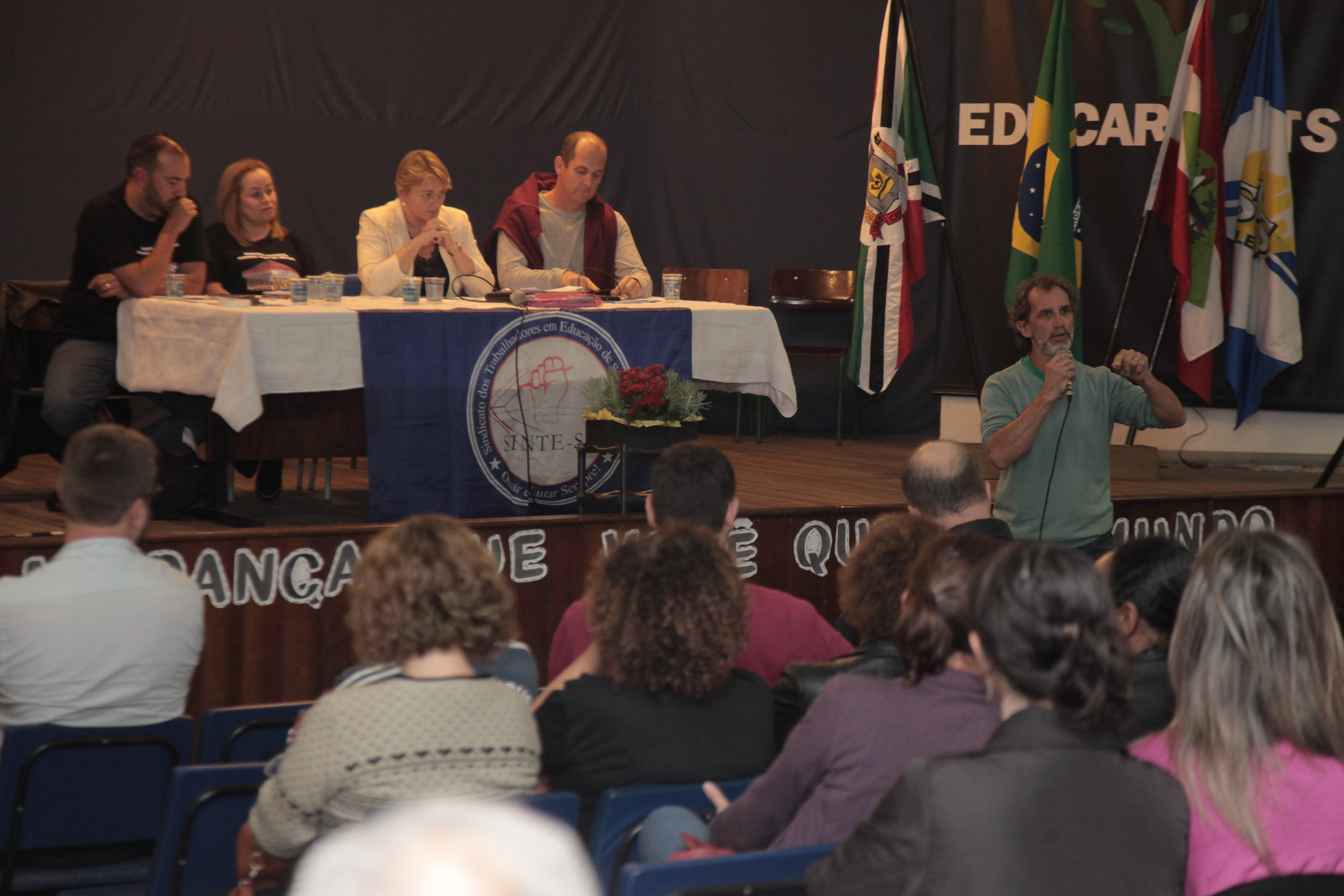 Audiência Pública da Comissão de Educação sobre a Municipalização das Escolas da Regional de Criciúma/SC.