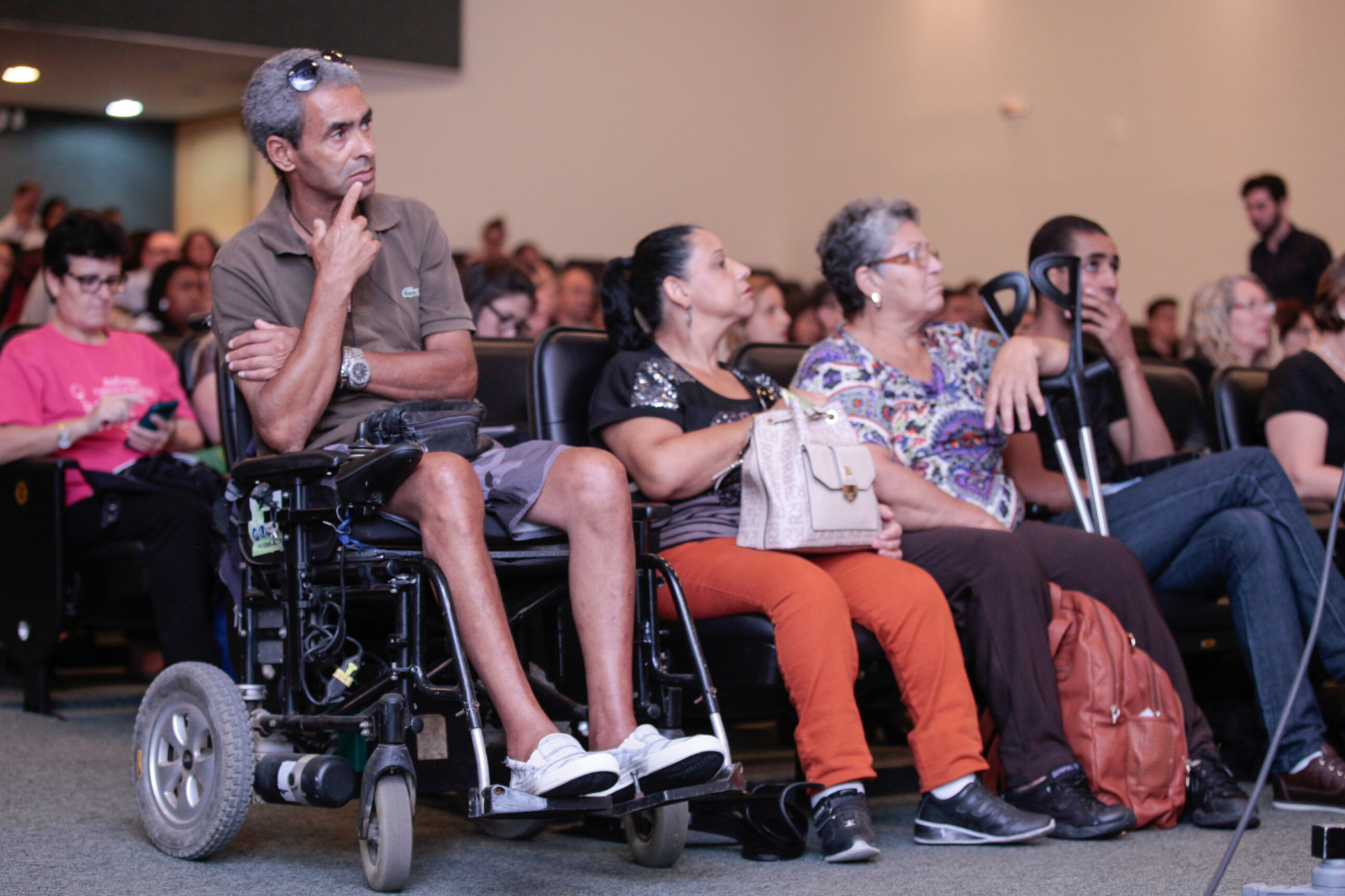 PL garante reserva de assento para acompanhantes de pessoas com deficiência
