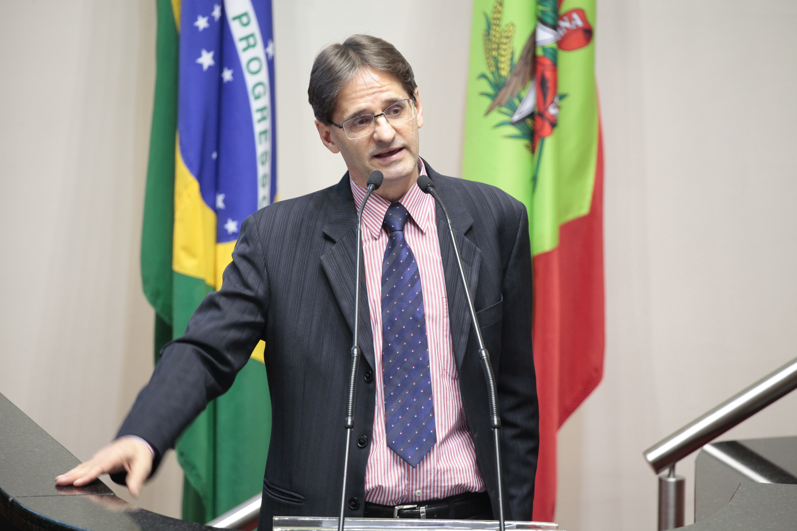 Deputado Neodi Saretta (PT). Sessão Ordinária.