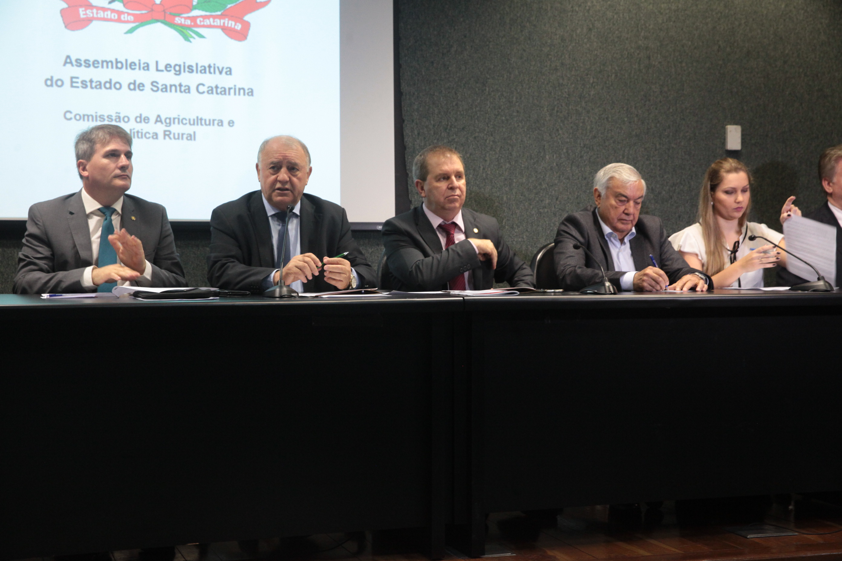 AP Dificuldades do Setor Leiteiro.