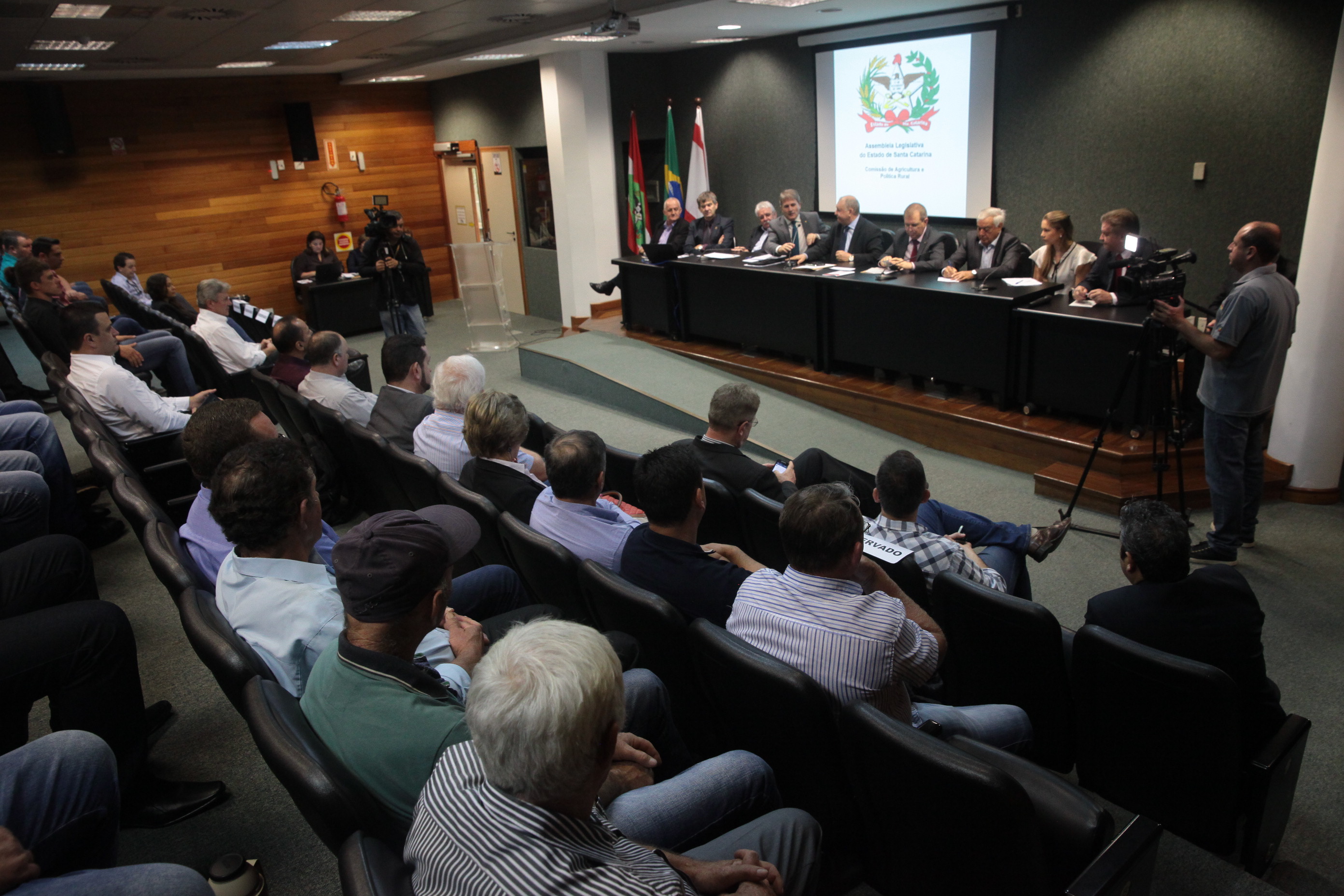 AP Dificuldades do Setor Leiteiro.