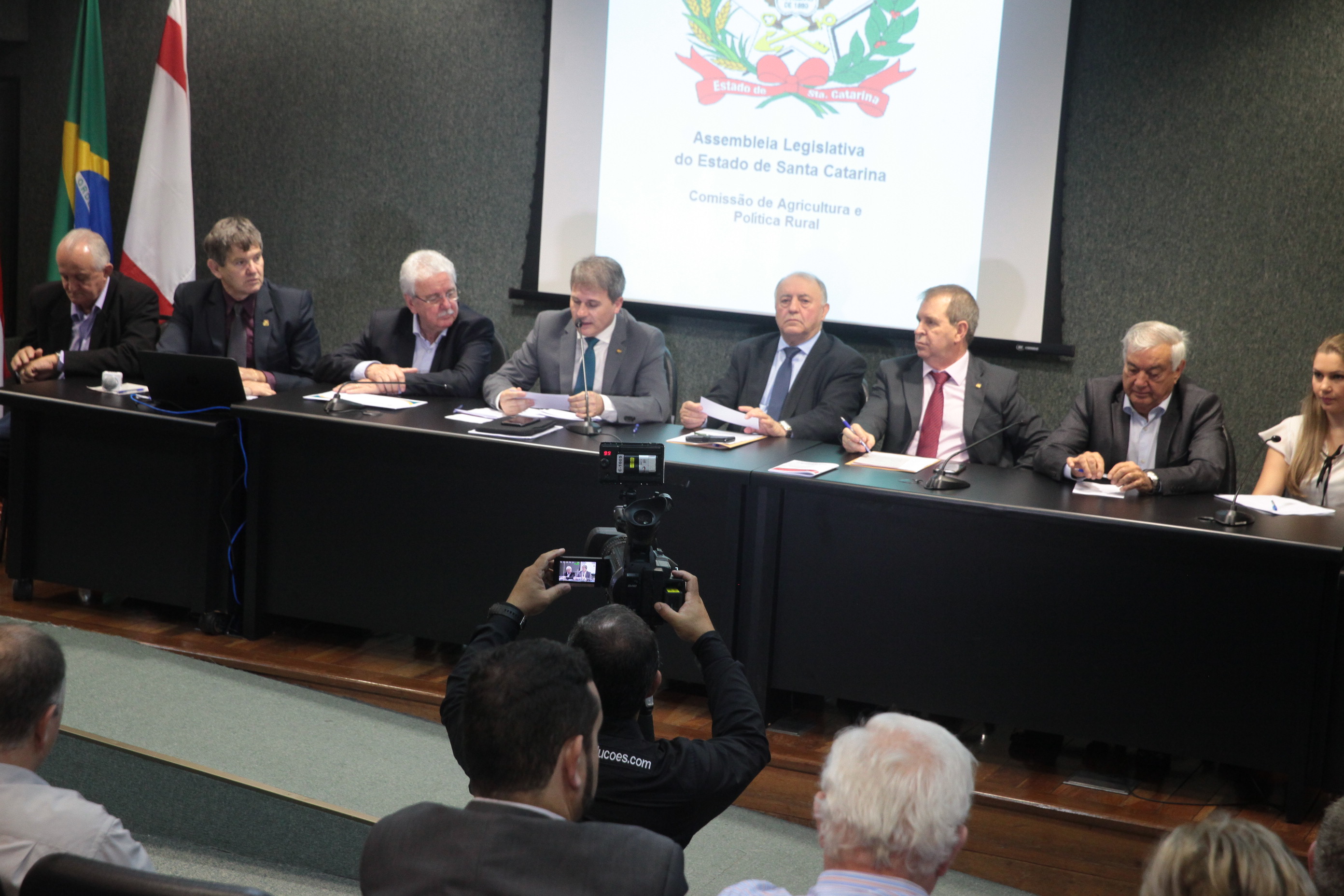 AP Dificuldades do Setor Leiteiro.