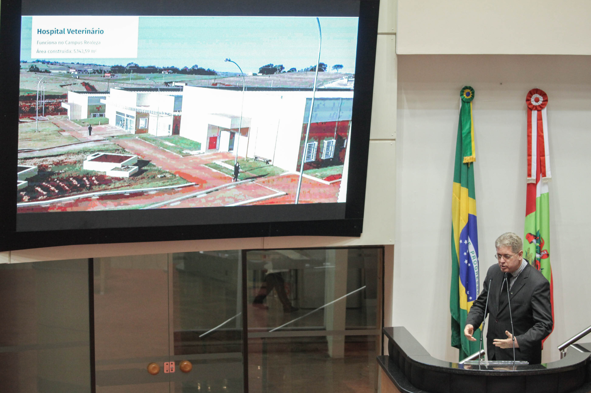 Reitor da UFFS apresenta resultados da instituição em sessão plenária