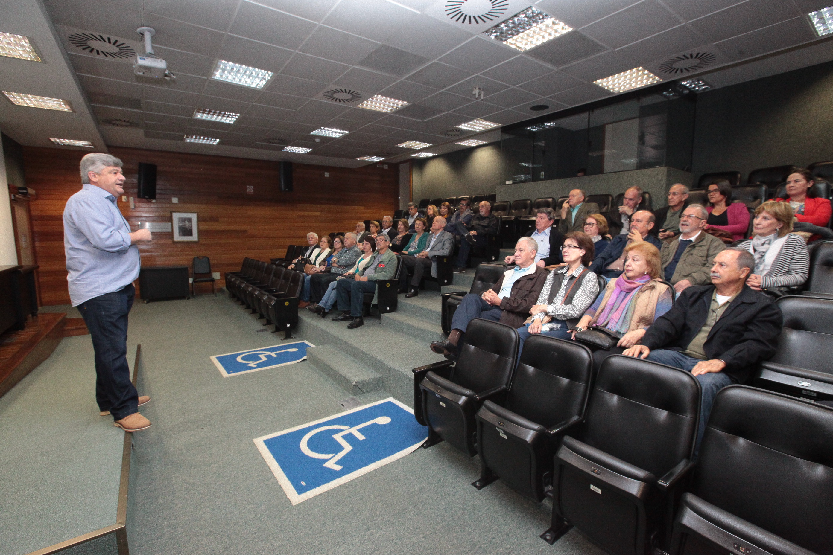 Oficiais da Marinha Visitam ALESC