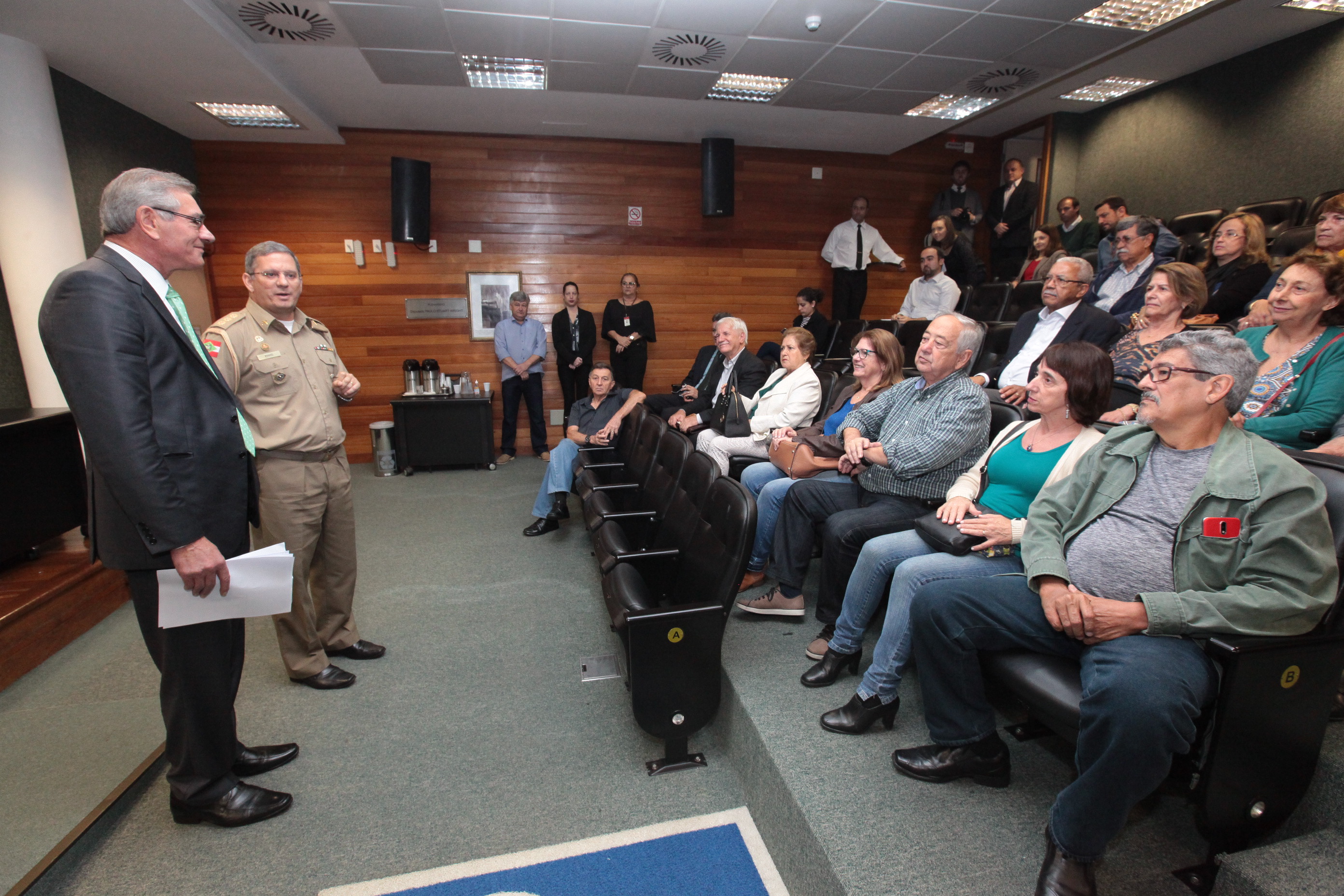 Oficiais da Marinha Visitam ALESC