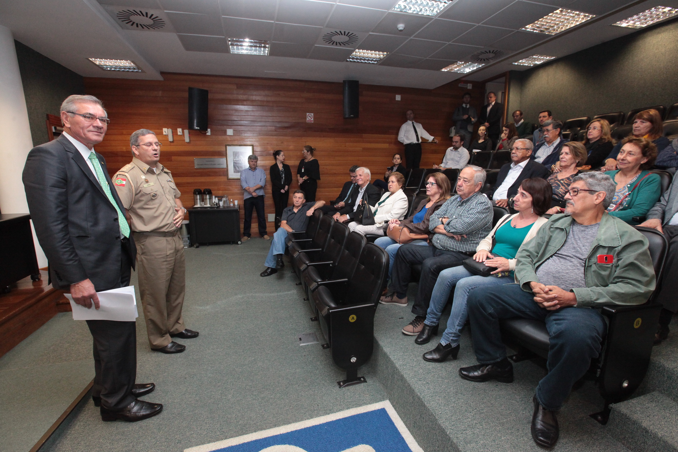 Oficiais da Marinha Visitam ALESC
