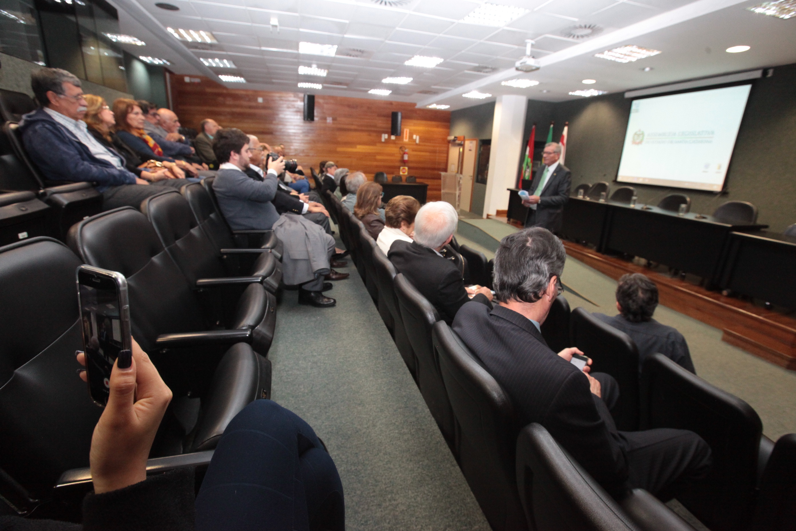 Oficiais da Marinha Visitam ALESC