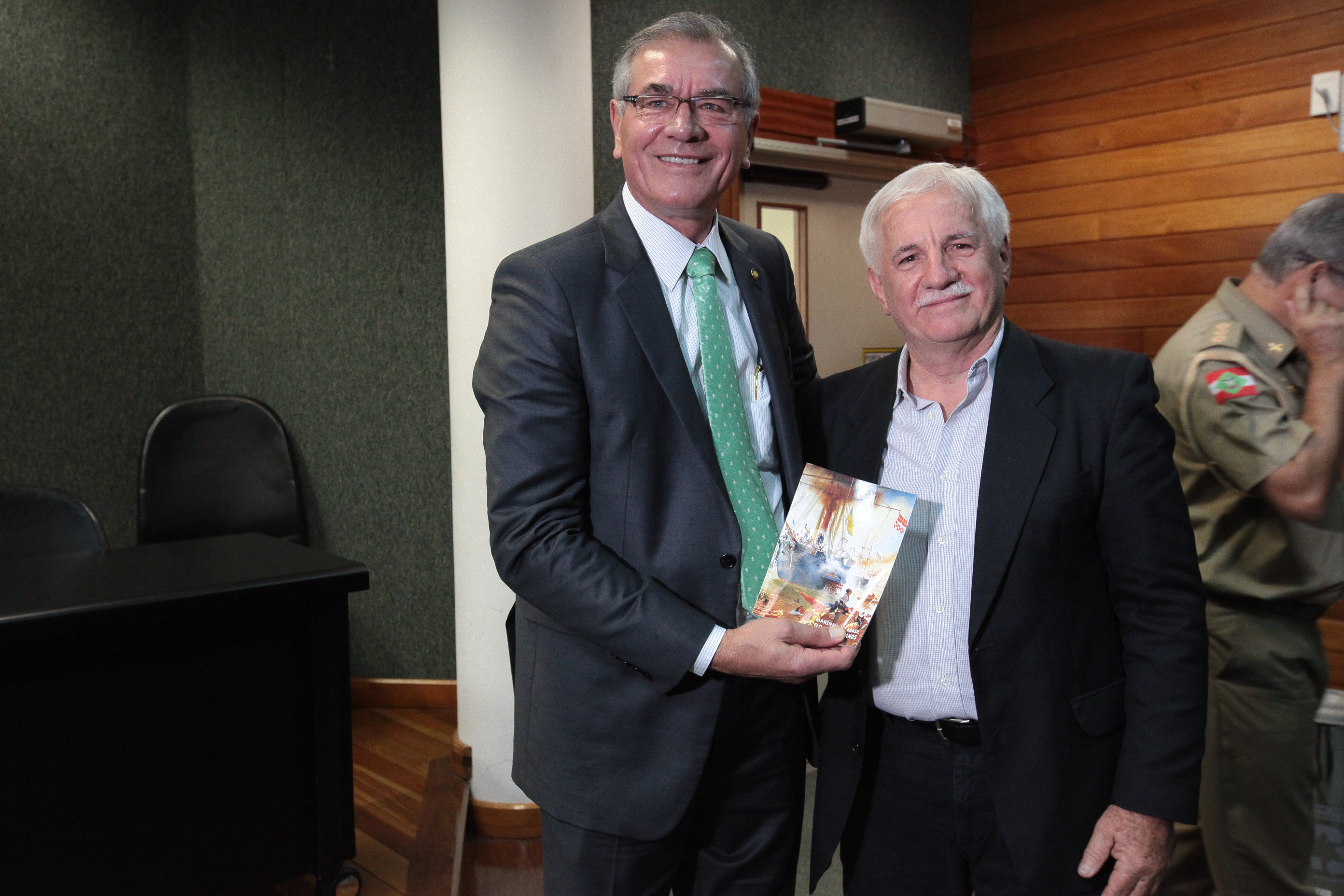 Oficiais da Marinha Visitam ALESC