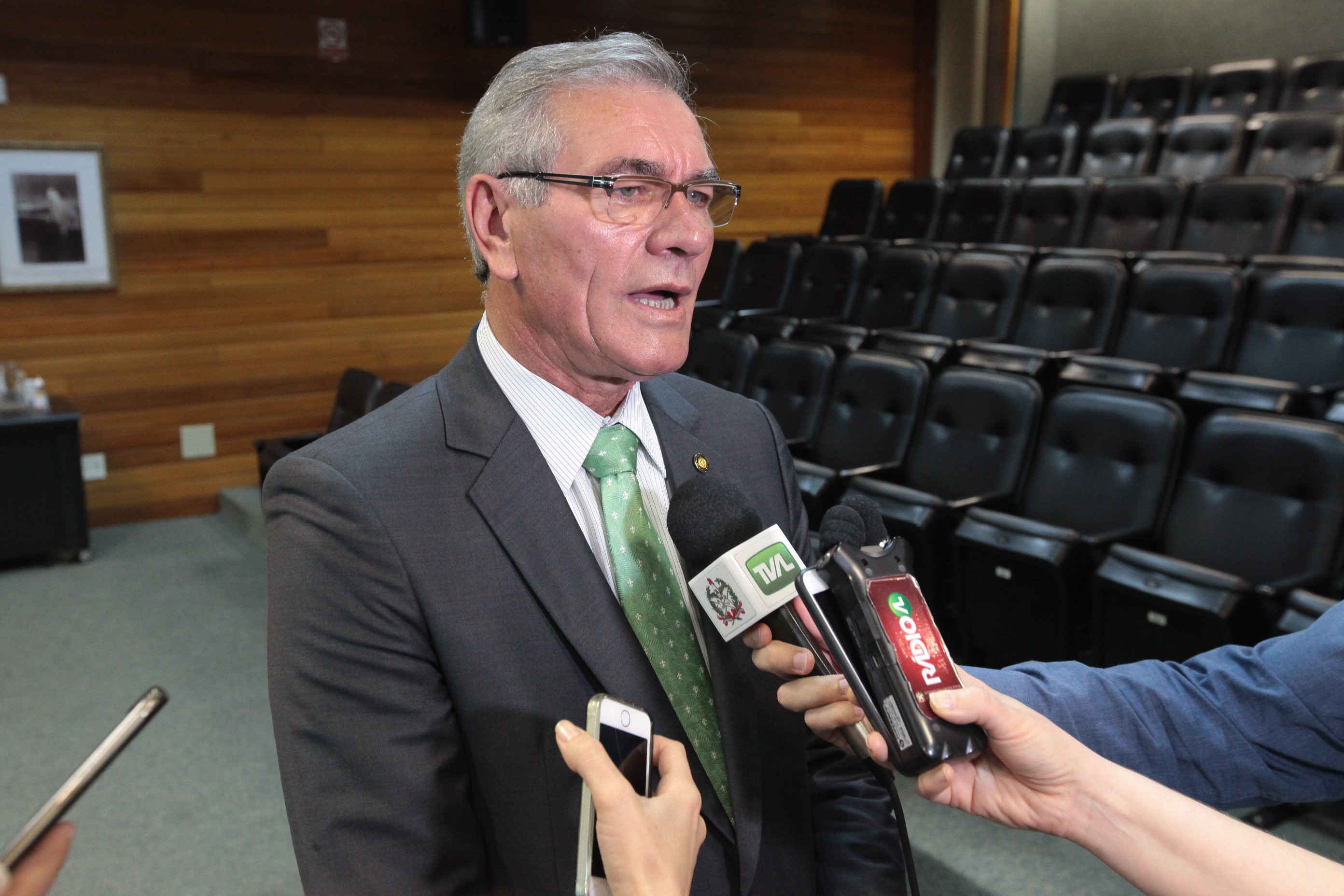 Oficiais da Marinha Visitam ALESC