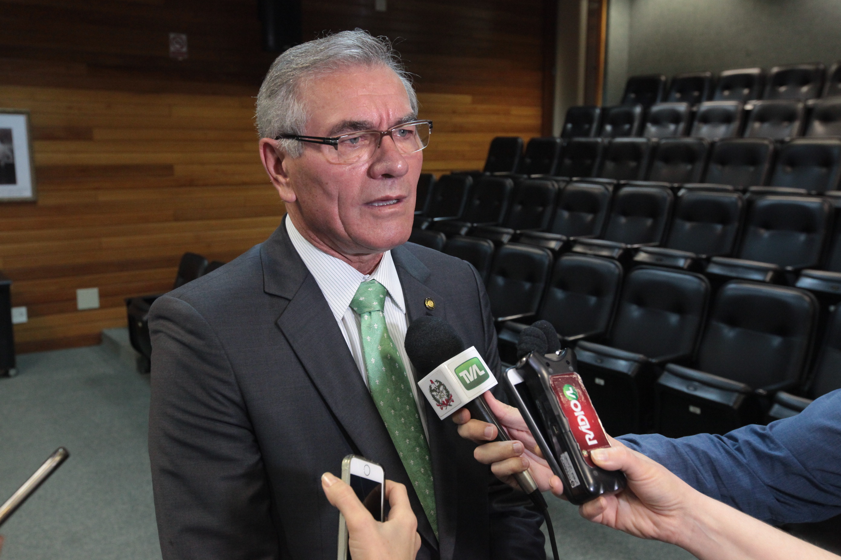 Oficiais da Marinha Visitam ALESC