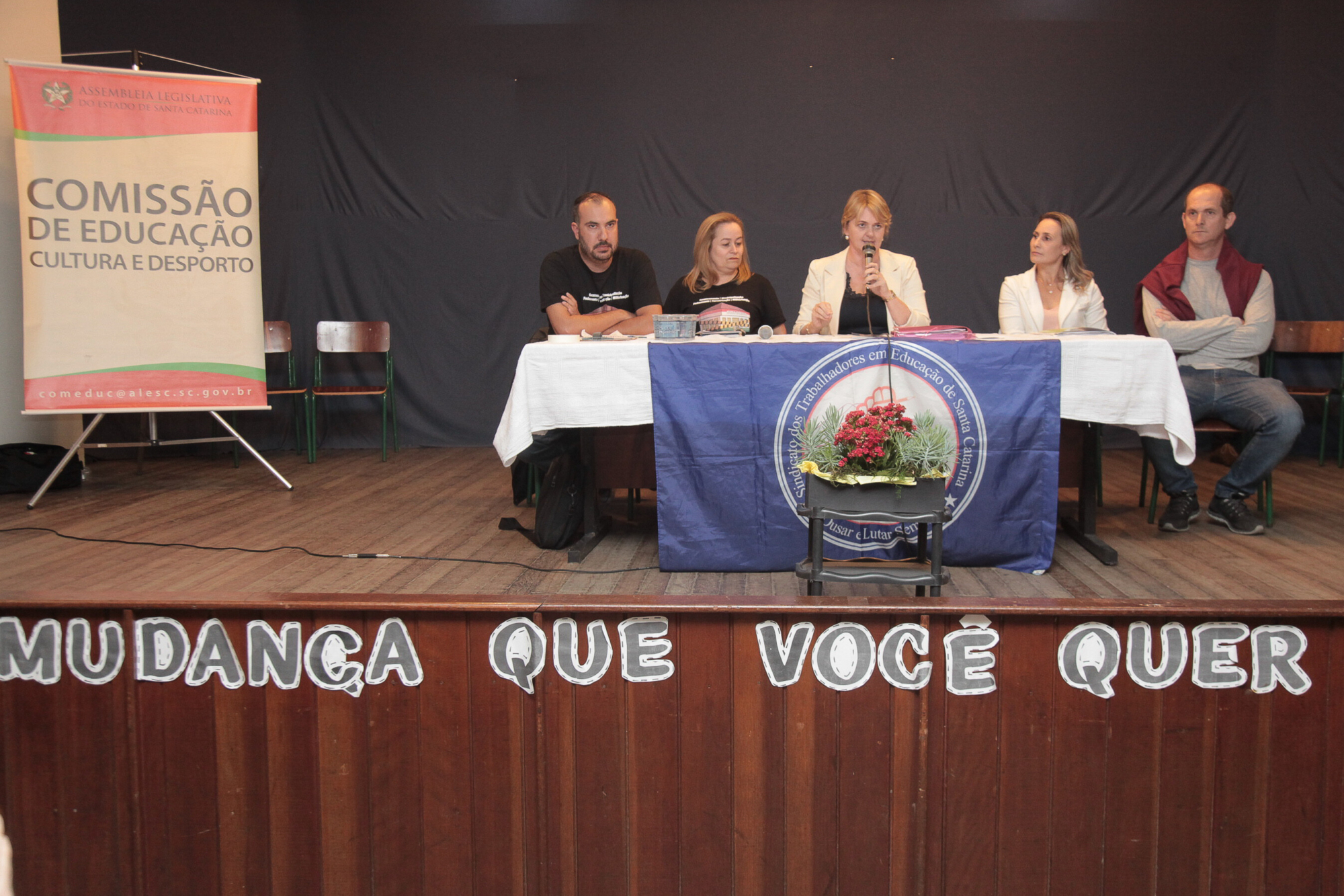 Em audiência, Gered descarta municipalização de escolas em Criciúma