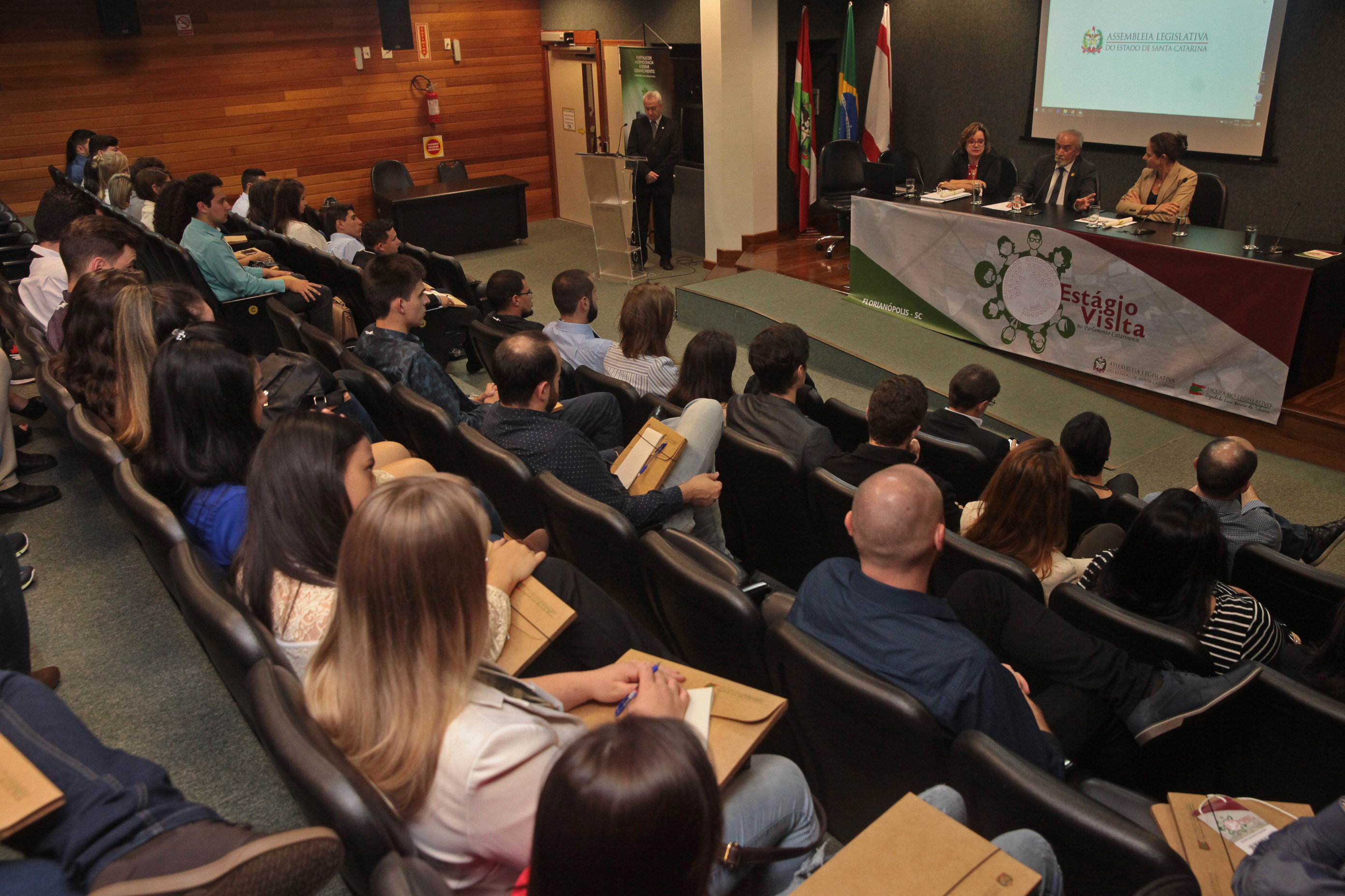Escola do Legislativo Promove Estágio Visita ao Parlamento Catarinense