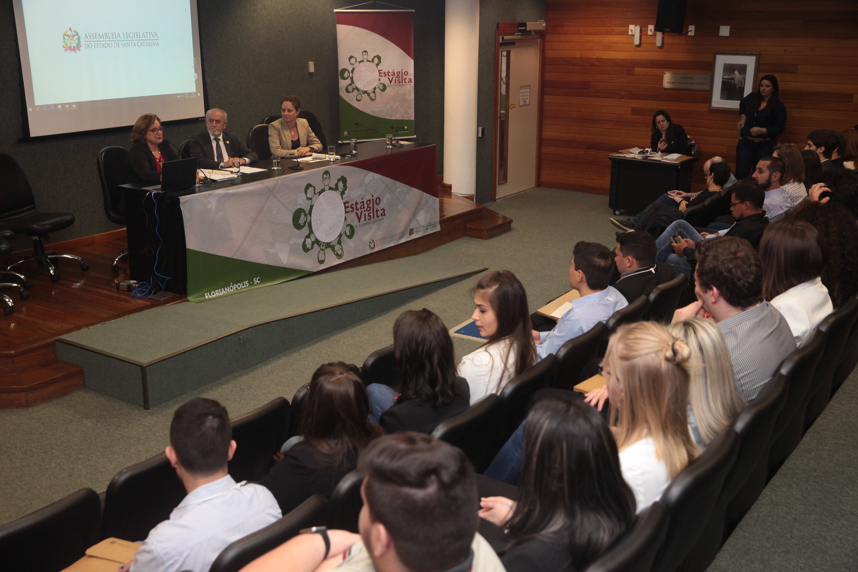 Escola do Legislativo Promove Estágio Visita ao Parlamento Catarinense.