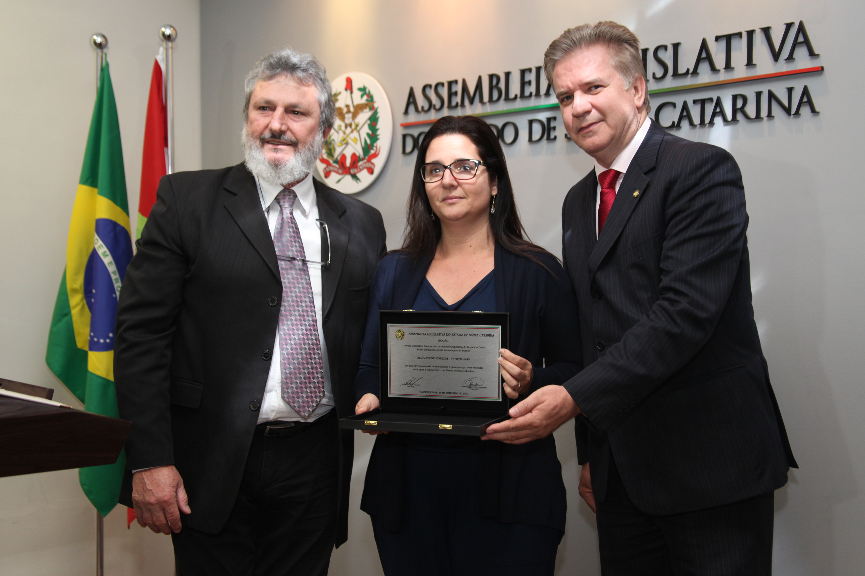 Entrega da Comenda em Homenagem ao Delegado Alcivandro Espezim de Guaramirim