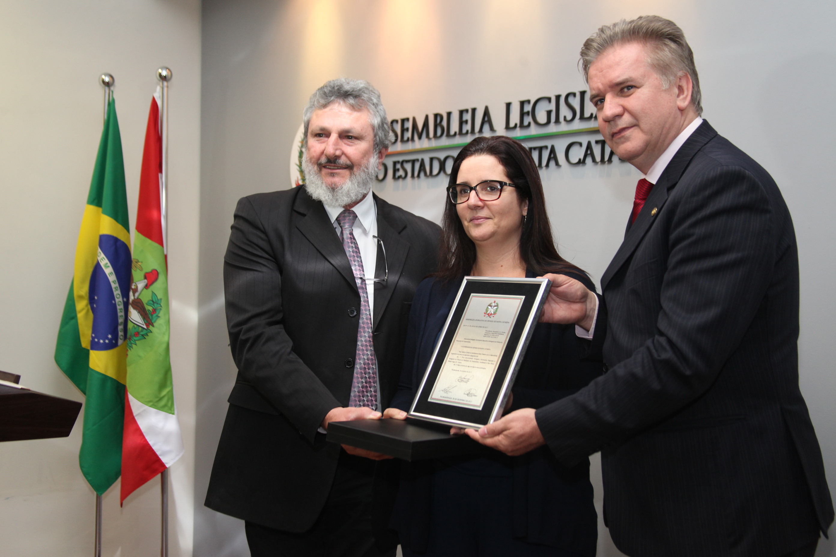 Entrega da Comenda em Homenagem ao Delegado Alcivandro Espezim de Guaramirim.