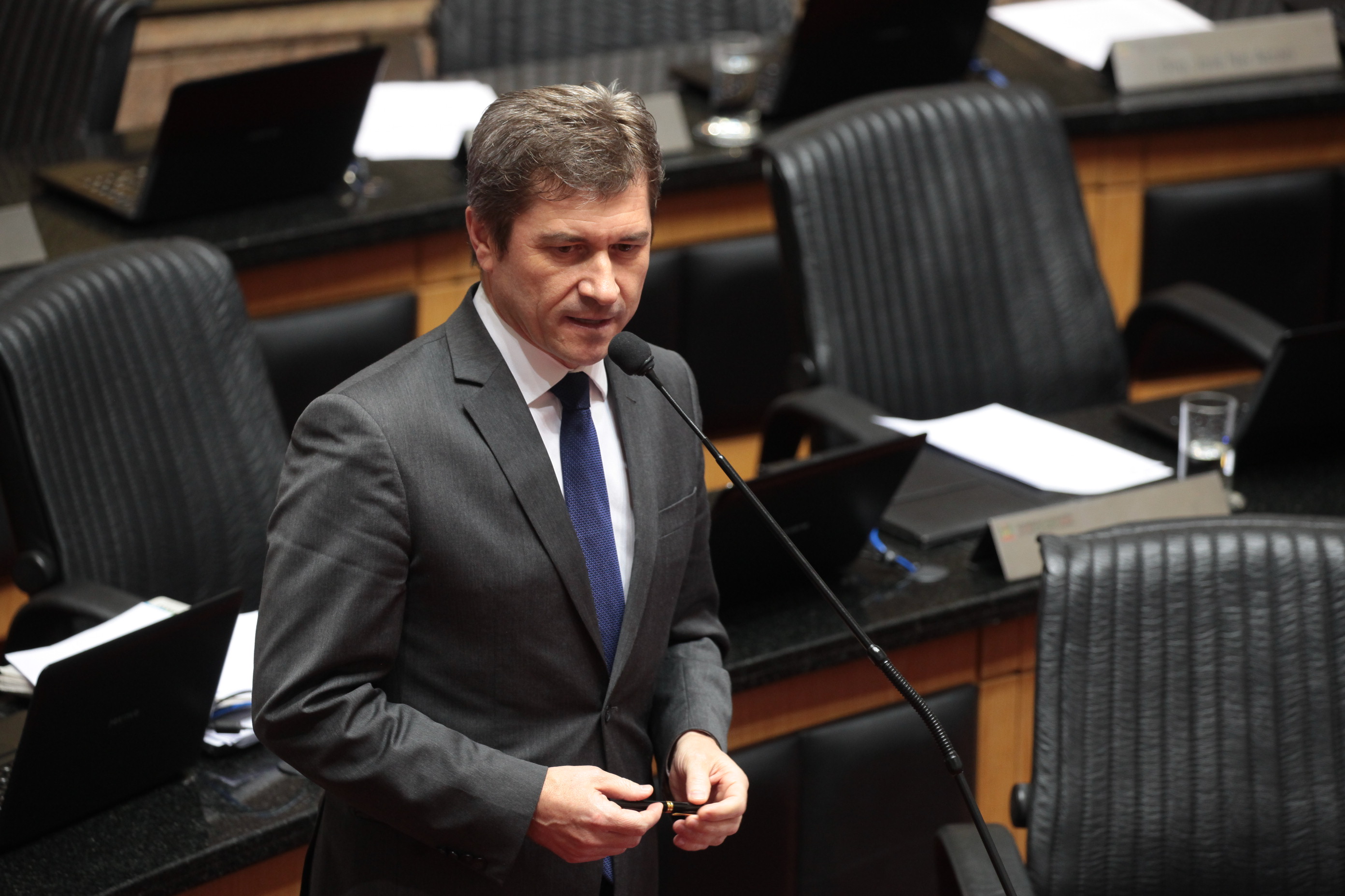 Plenário Osni Regis. Deputado José Nei Ascari (PSD)