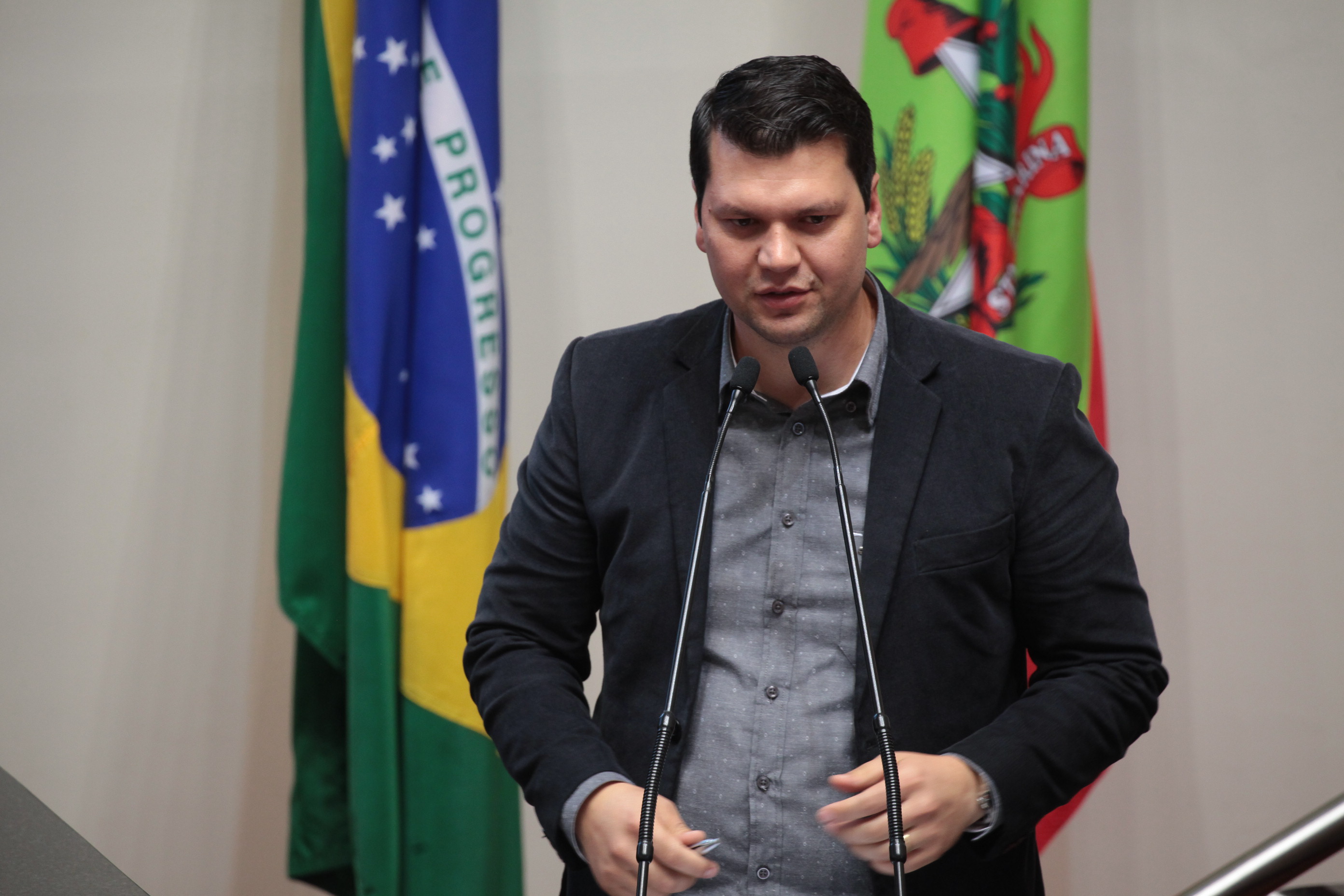 Prefeito de Rio Rufino Thiago Costa.