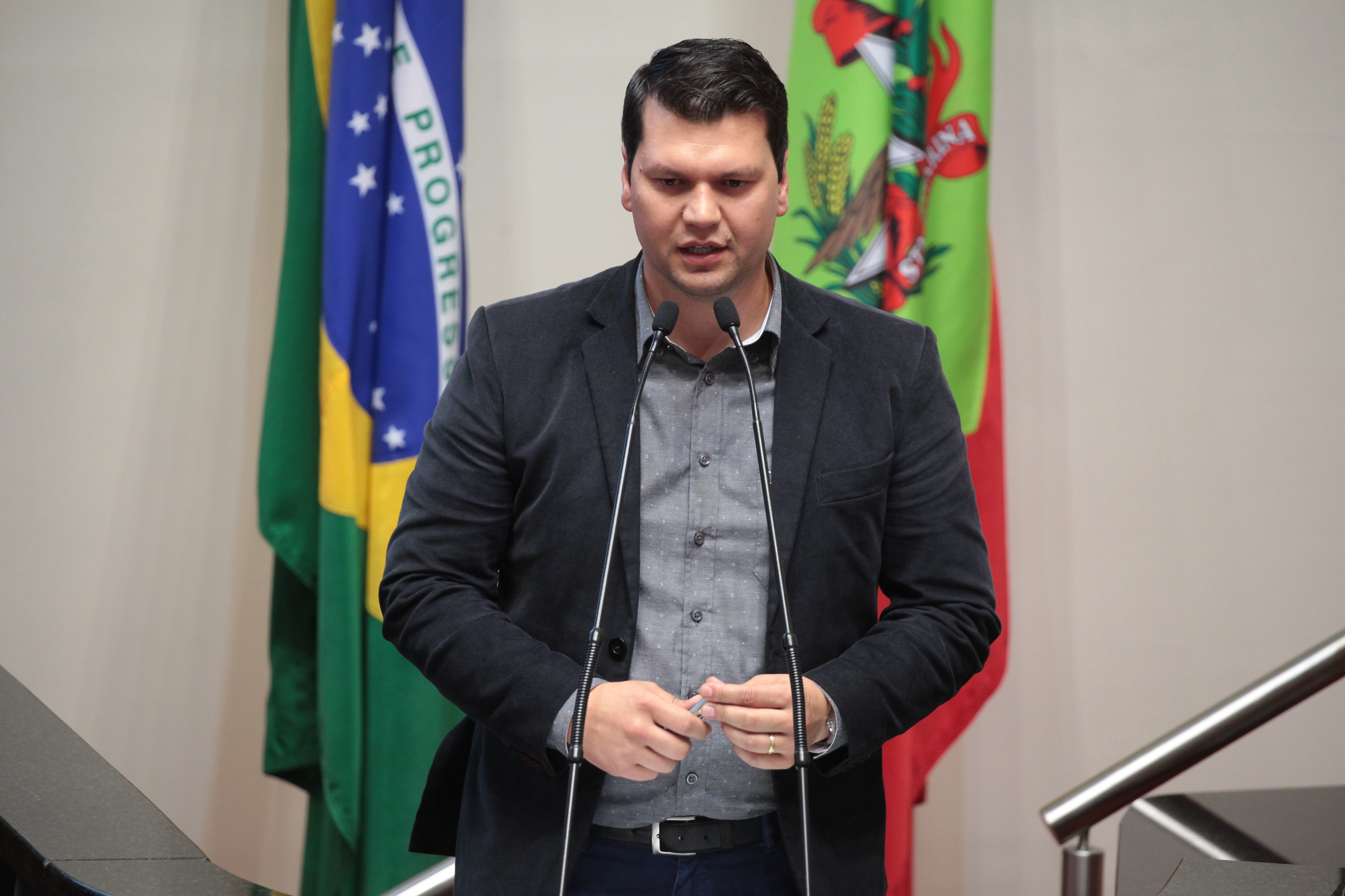 Prefeito de Rio Rufino Thiago Costa.