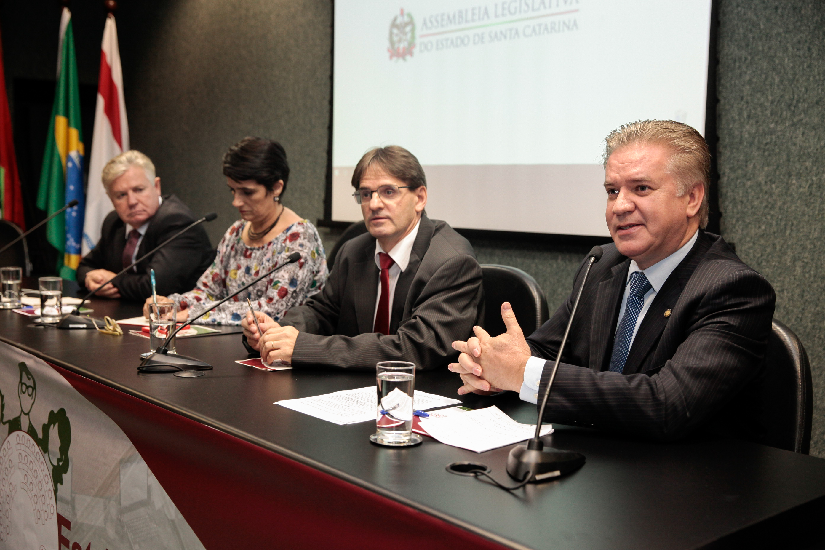 Mesa Redonda com Deputados Estaduais - Estágio Visita.