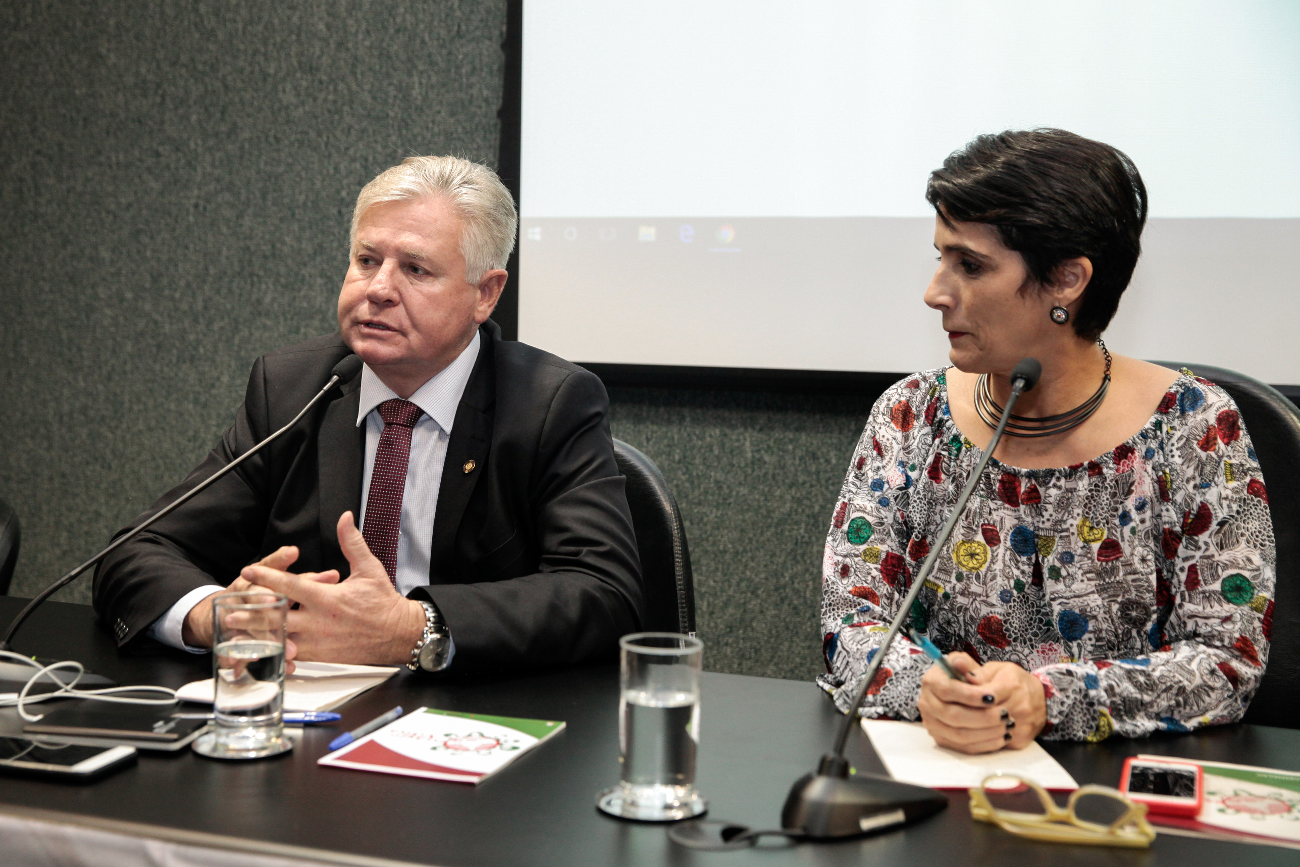 Mesa Redonda com Deputados Estaduais - Estágio Visita.
