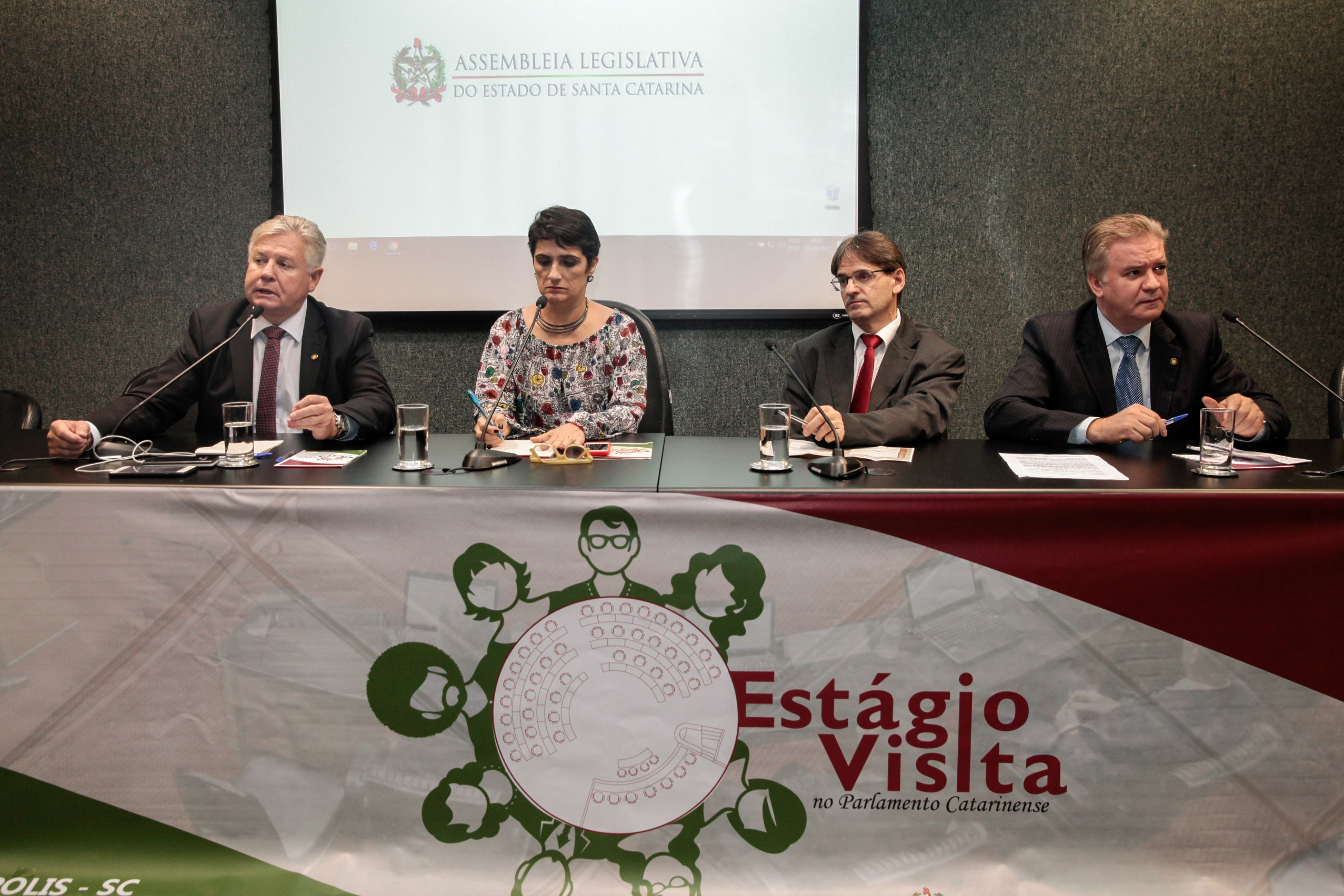 Mesa Redonda com Deputados Estaduais - Estágio Visita.