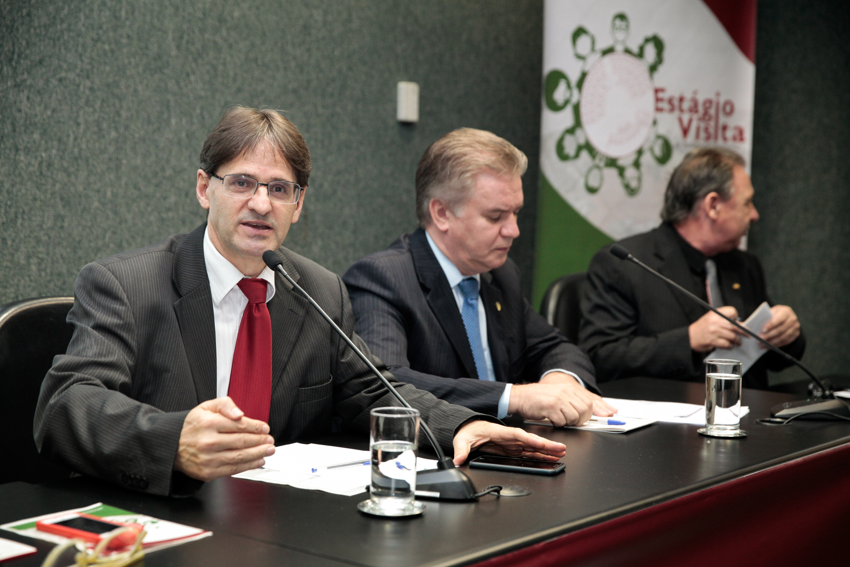 Mesa Redonda com Deputados Estaduais - Estágio Visita.